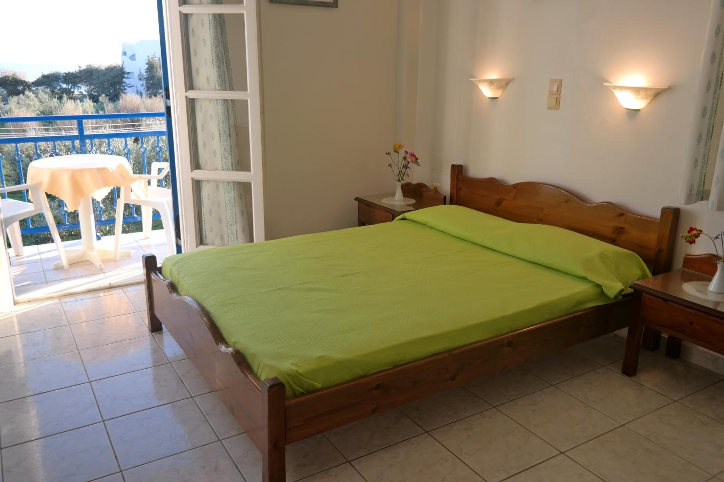 Mina's Studios in Naxos Island