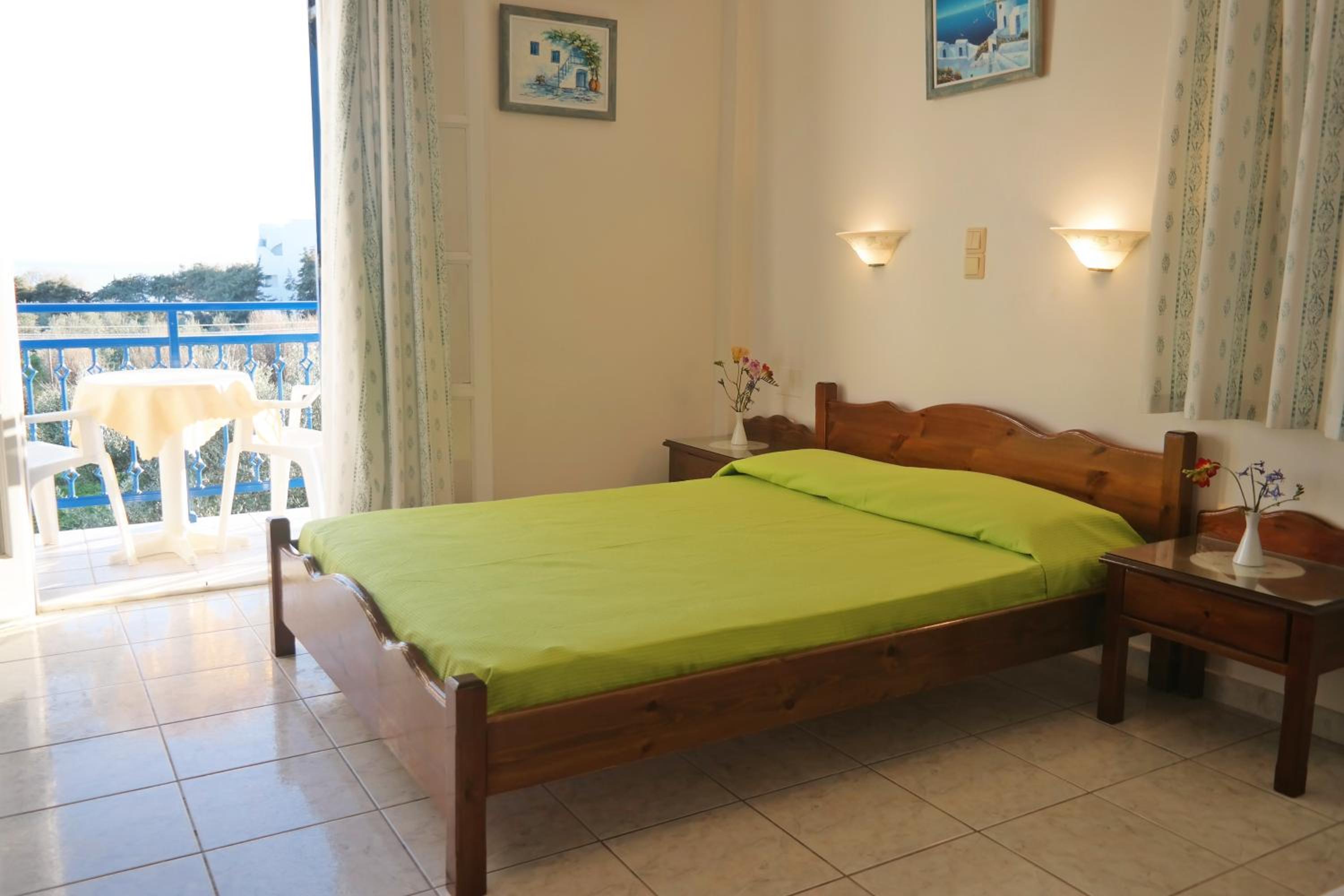 Mina's Studios in Naxos Island