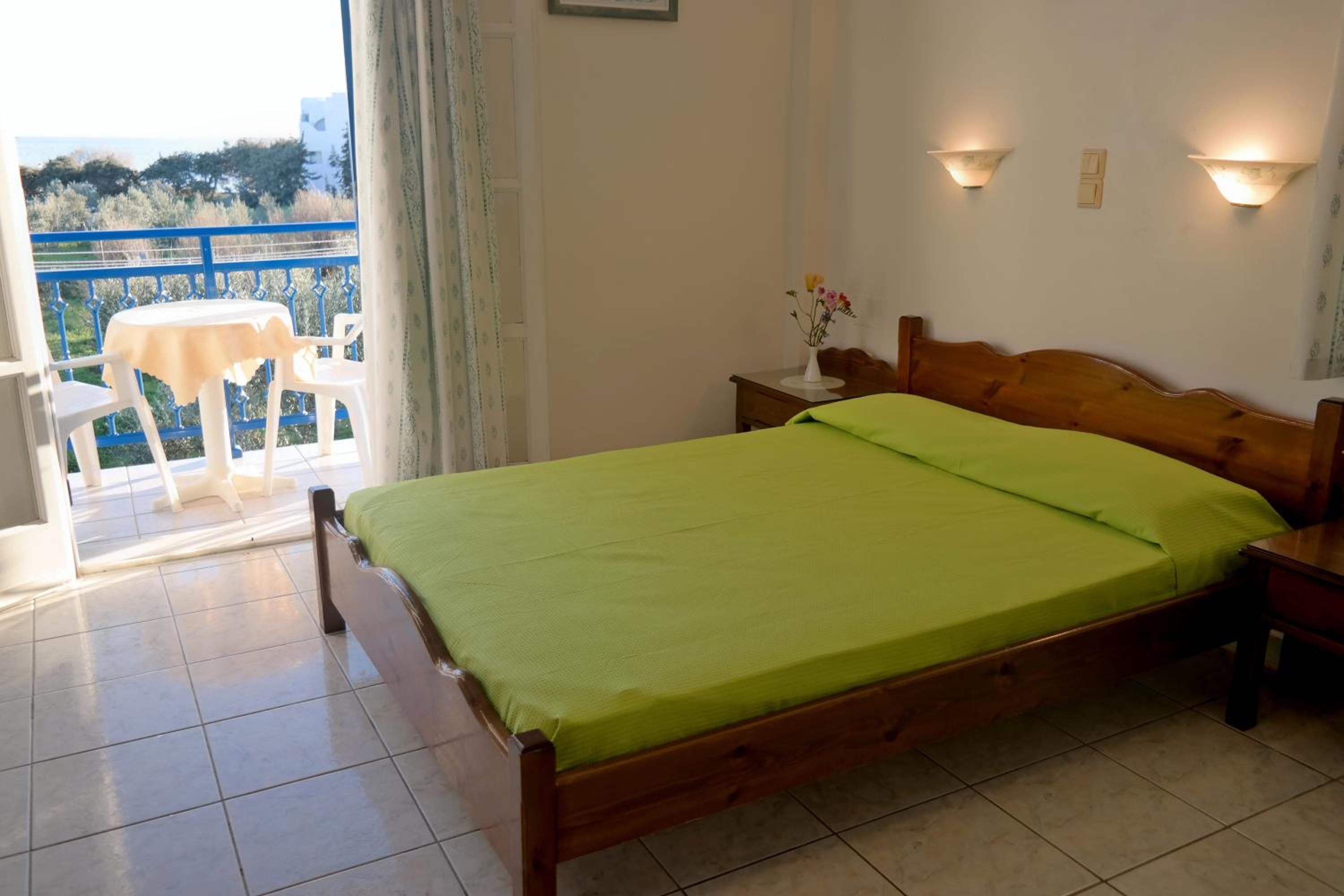 Mina's Studios in Naxos Island