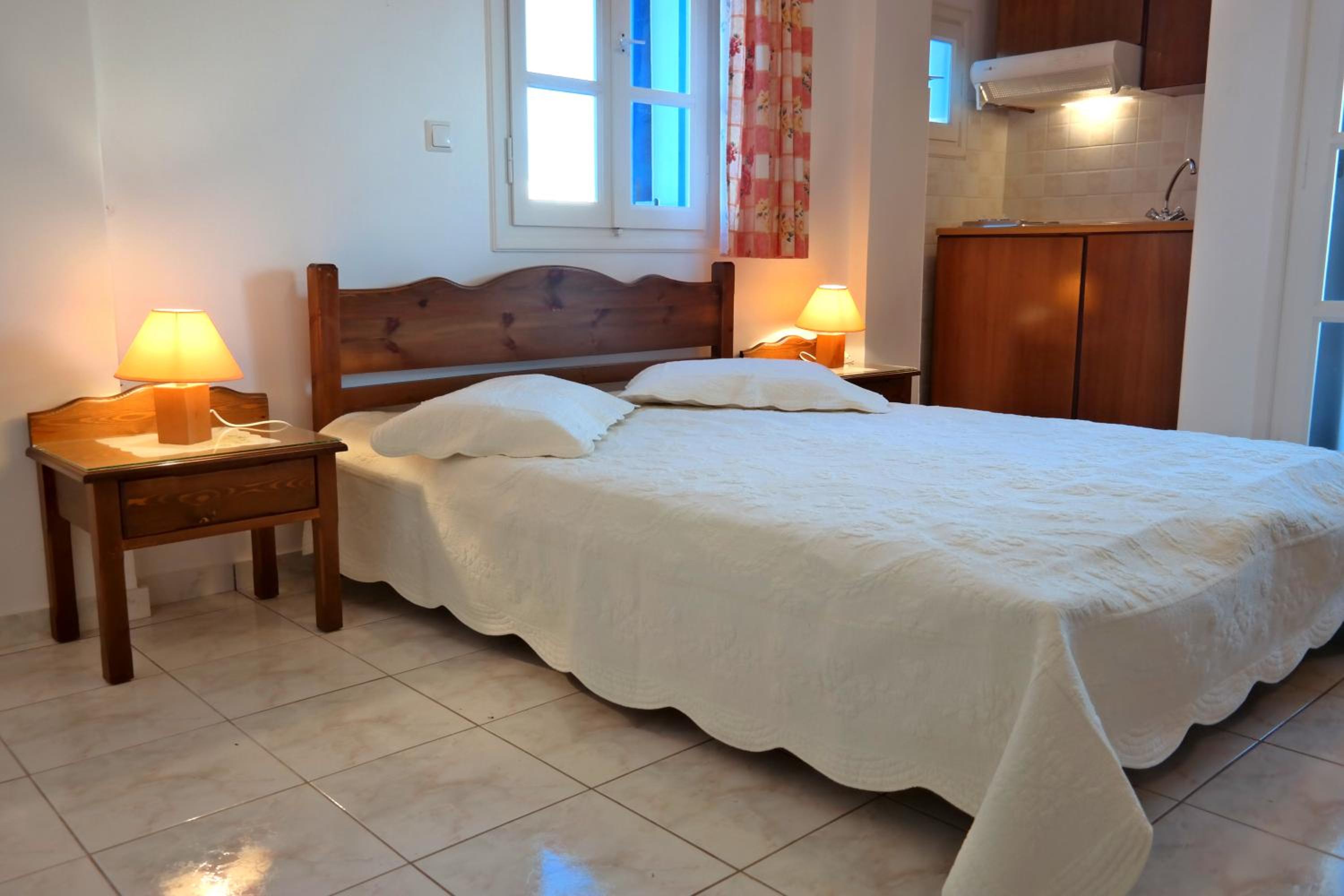 Mina's Studios in Naxos Island
