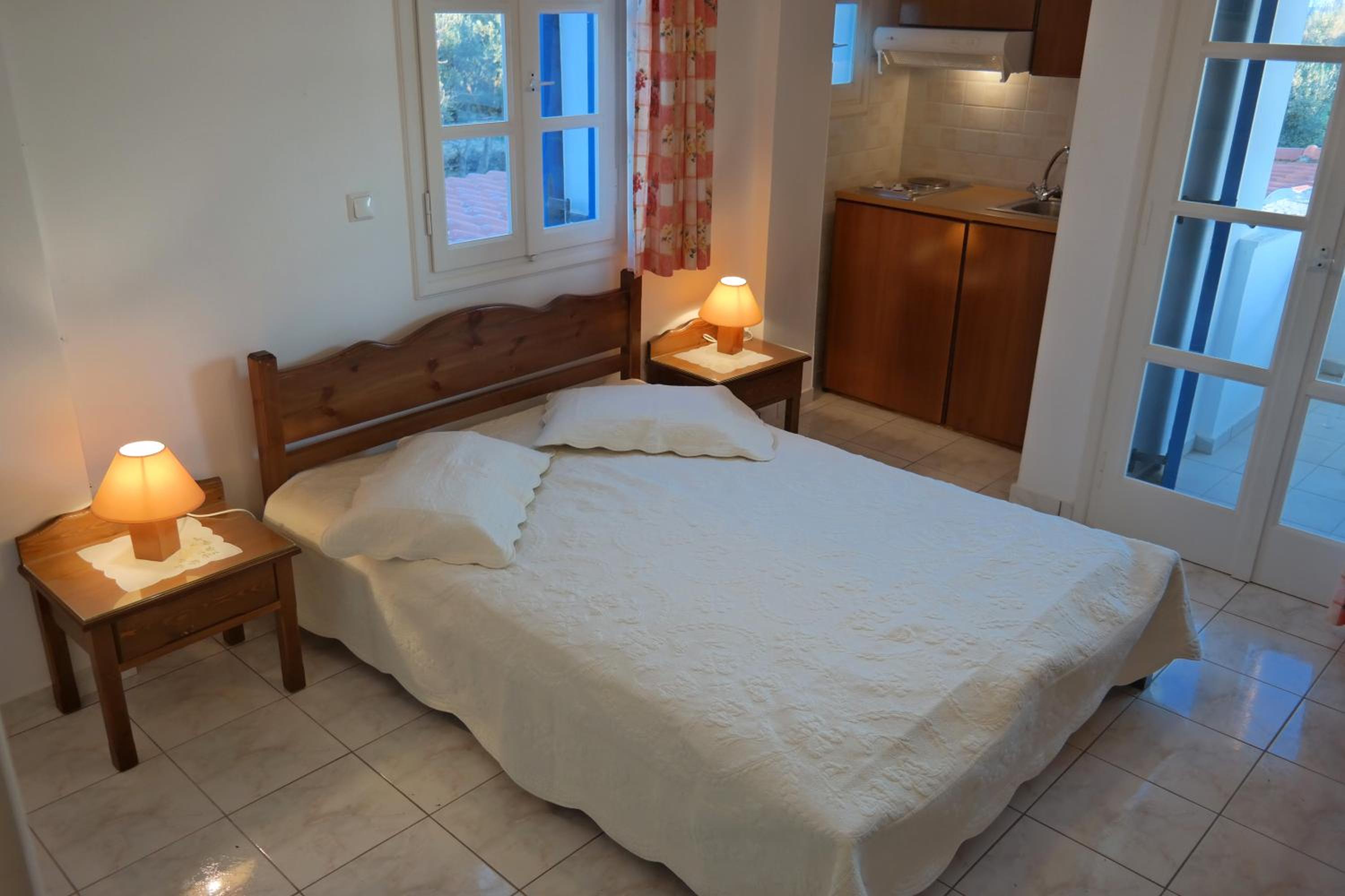 Mina's Studios in Naxos Island