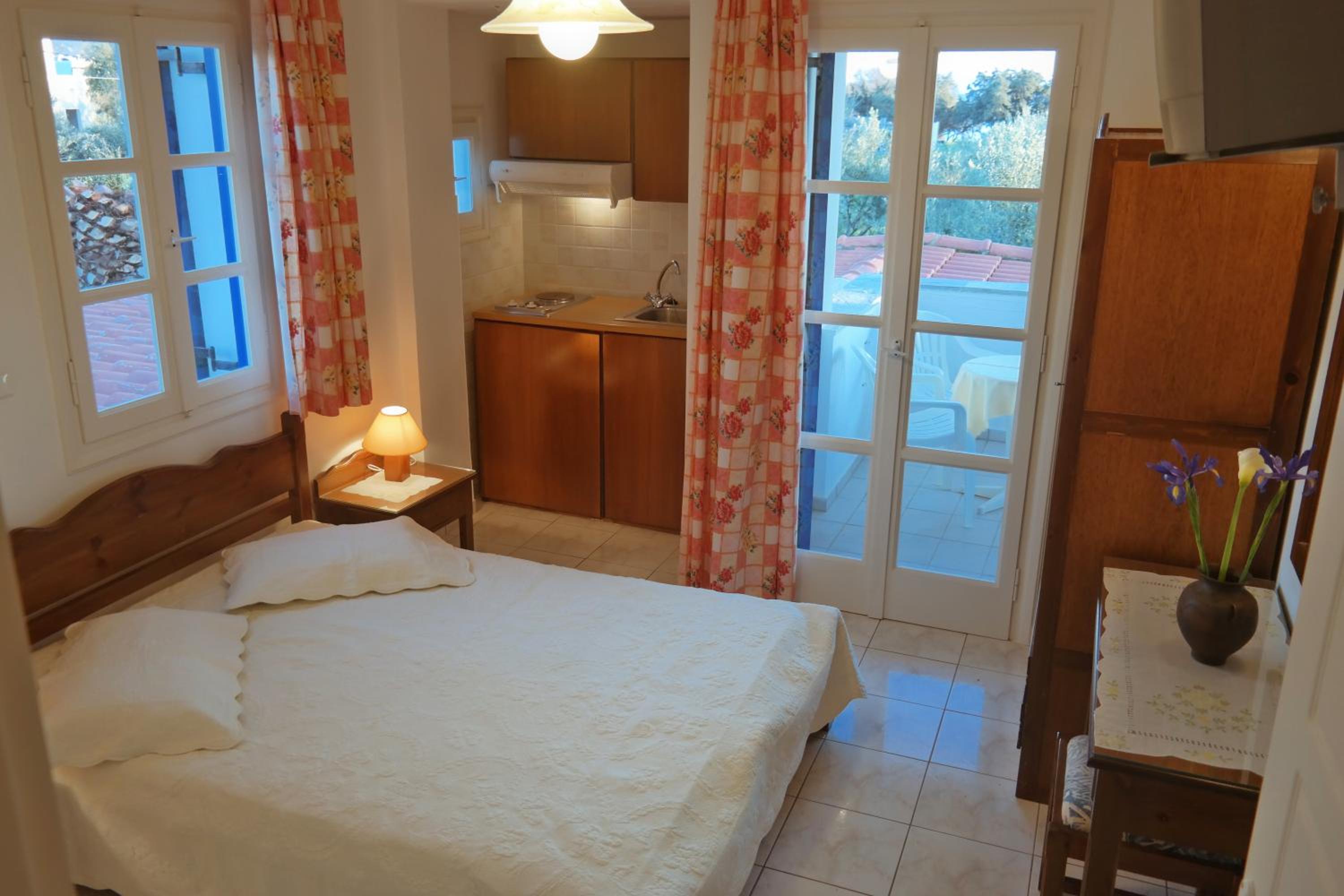 Mina's Studios in Naxos Island