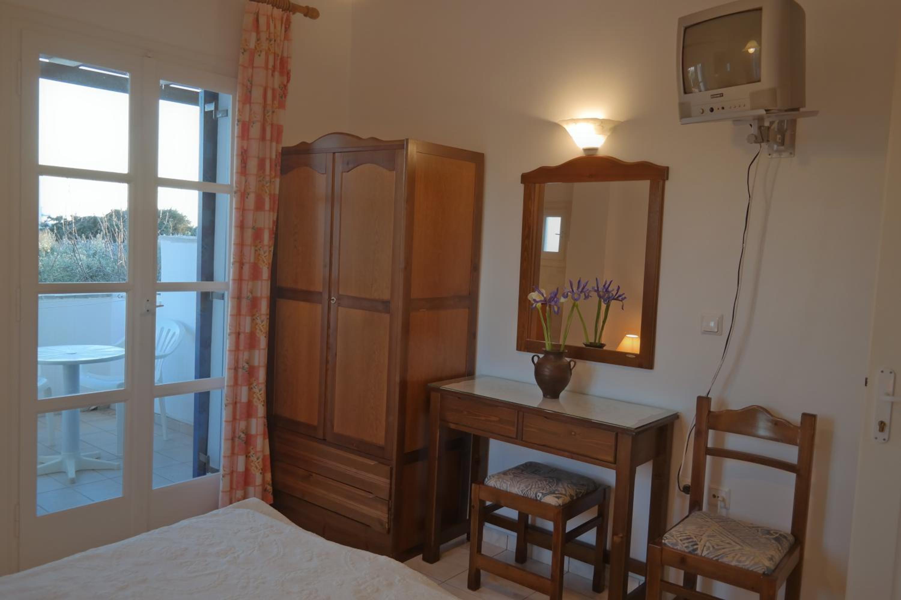 Mina's Studios in Naxos Island
