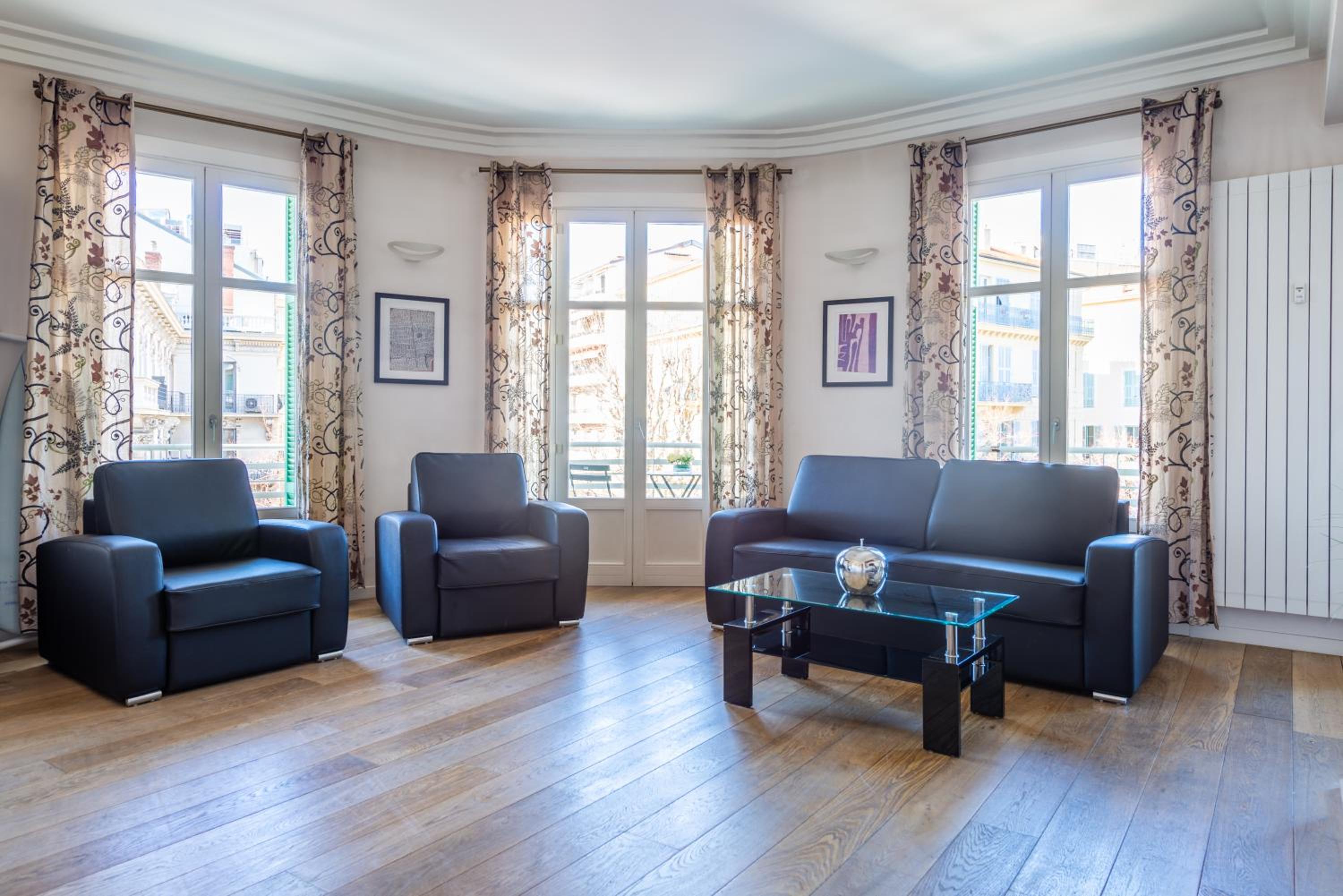 VICTOR HUGO - Modern and sunny, terrace, 2 baths photo 2