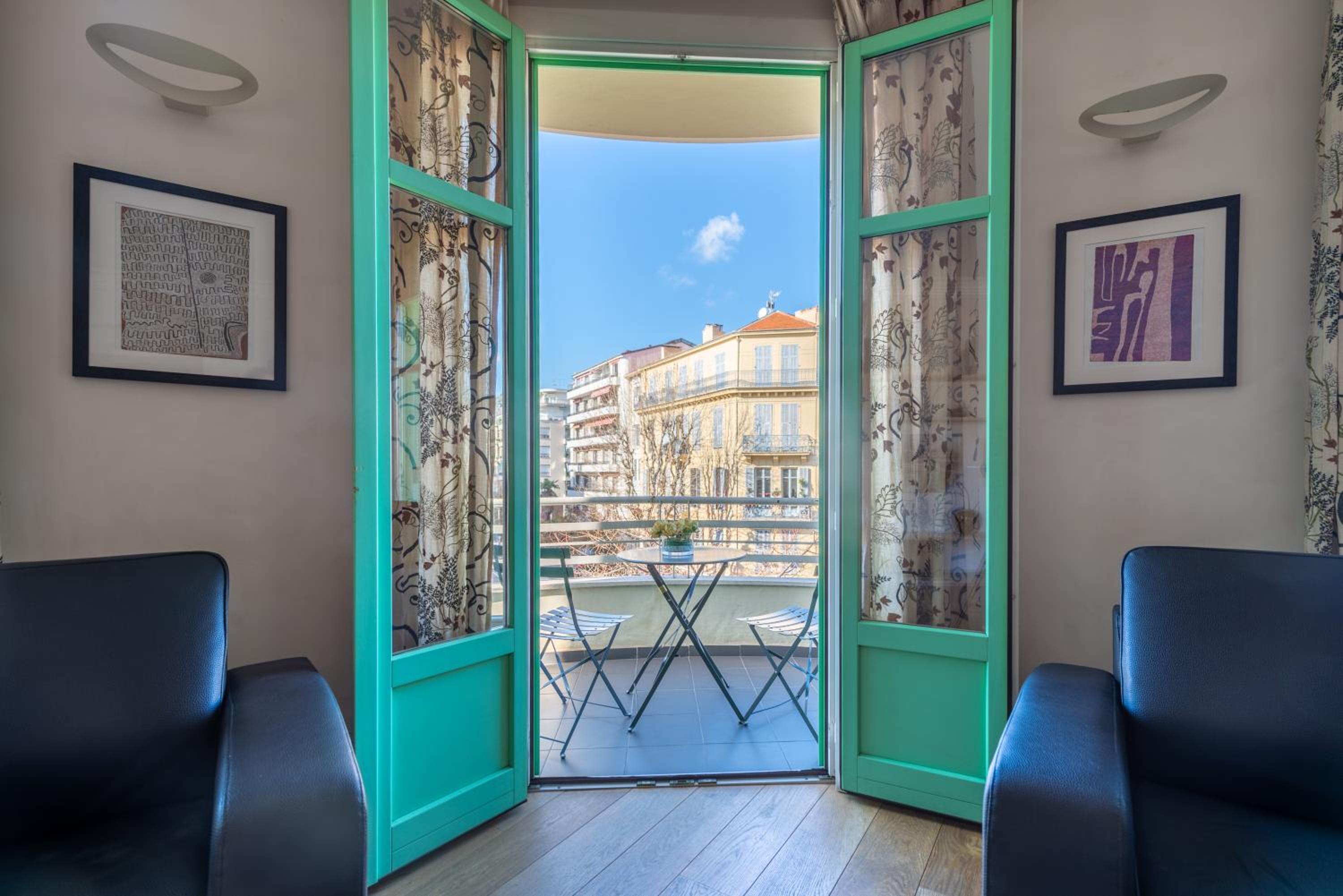 VICTOR HUGO - Modern and sunny, terrace, 2 baths photo 3