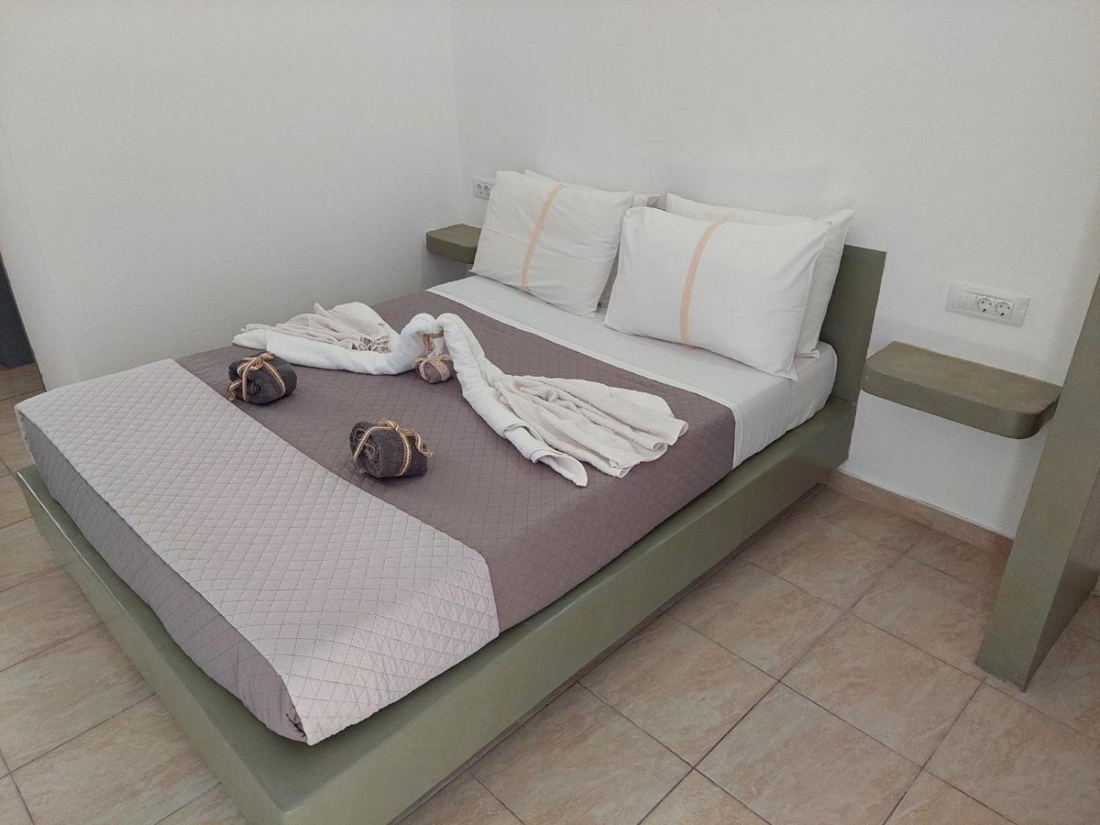 Marousi Rooms