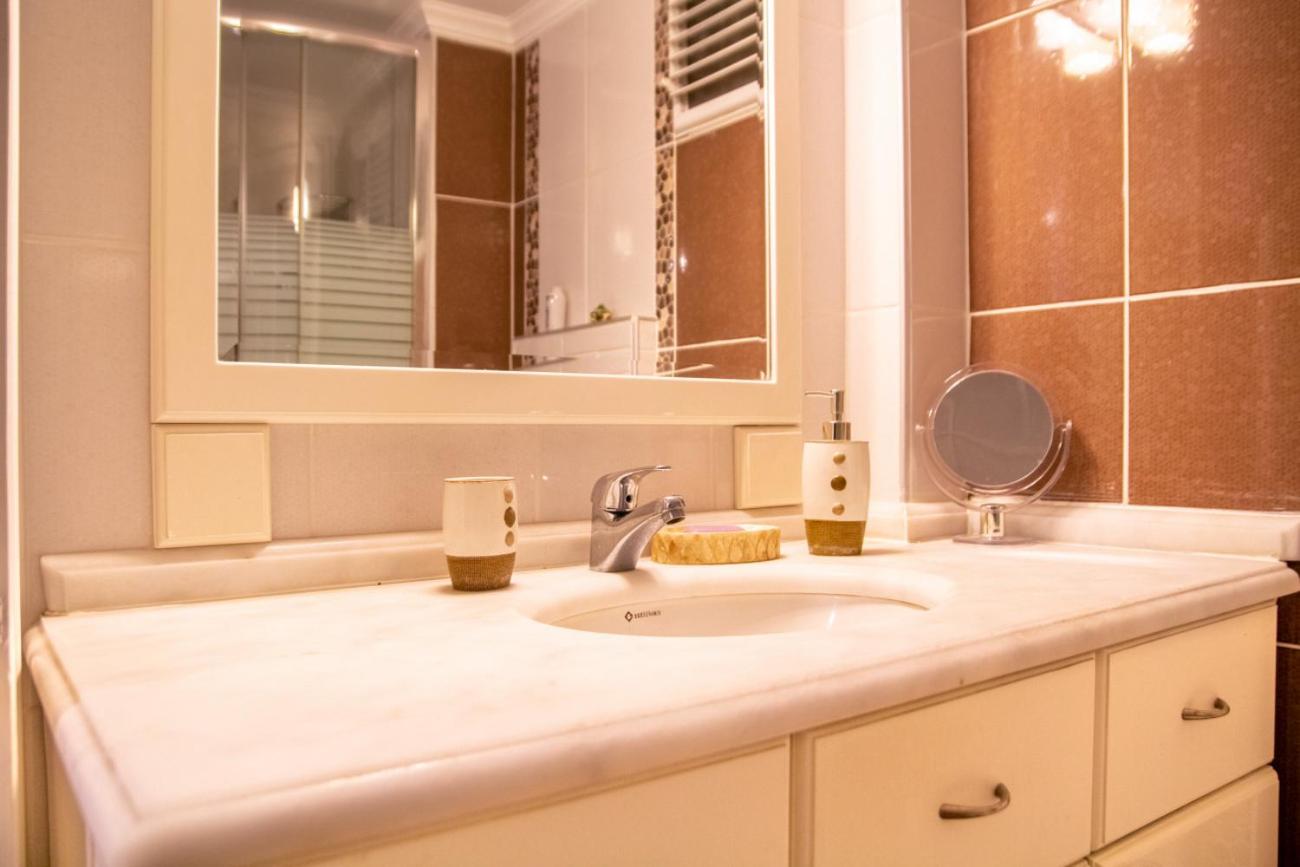 Flat with Mesmerizing Sea View in Konak photo 5