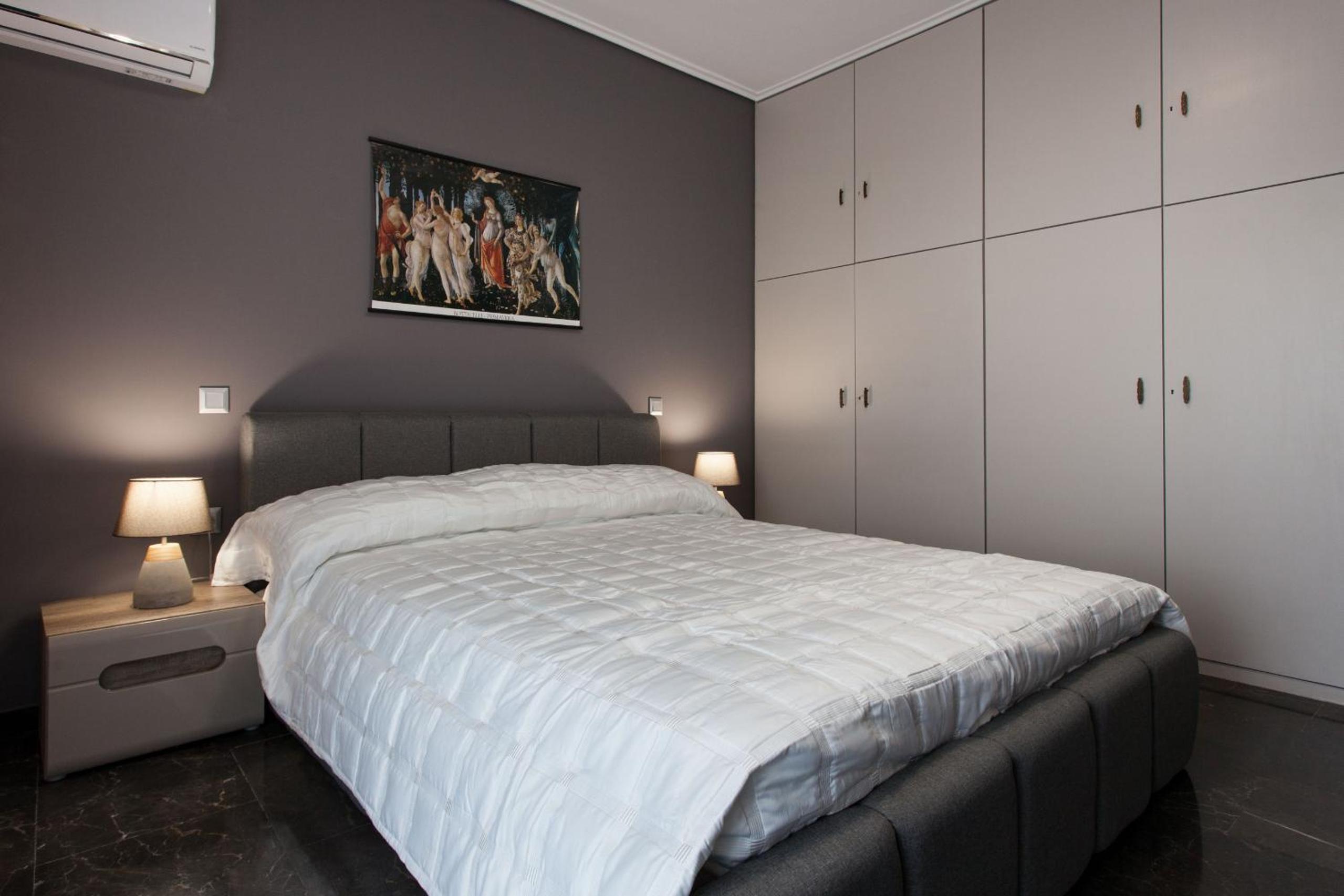 Deluxe 2 bdrm apartment in Voula