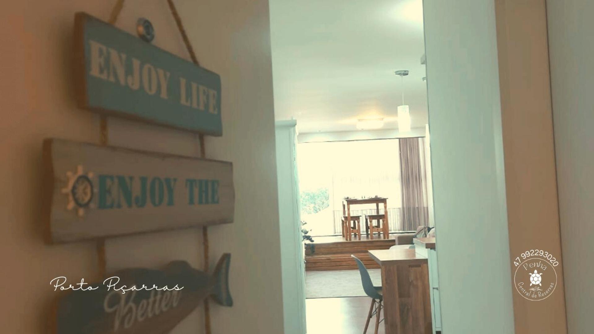 Apartamento Porto Piçarras, com piscina a 100 metros da praia, Balneário Piçarras -SC
