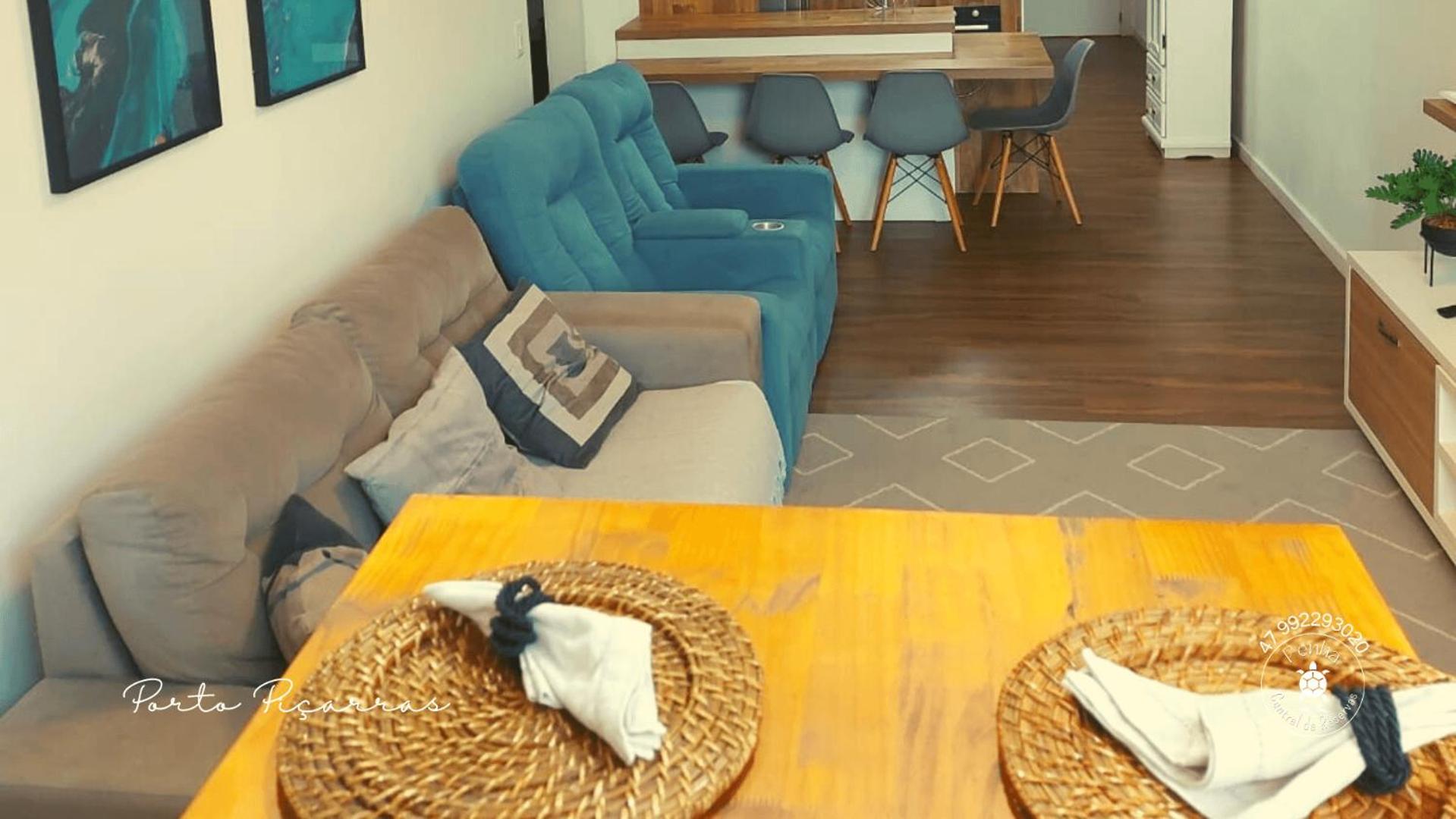 Apartamento Porto Piçarras, com piscina a 100 metros da praia, Balneário Piçarras -SC