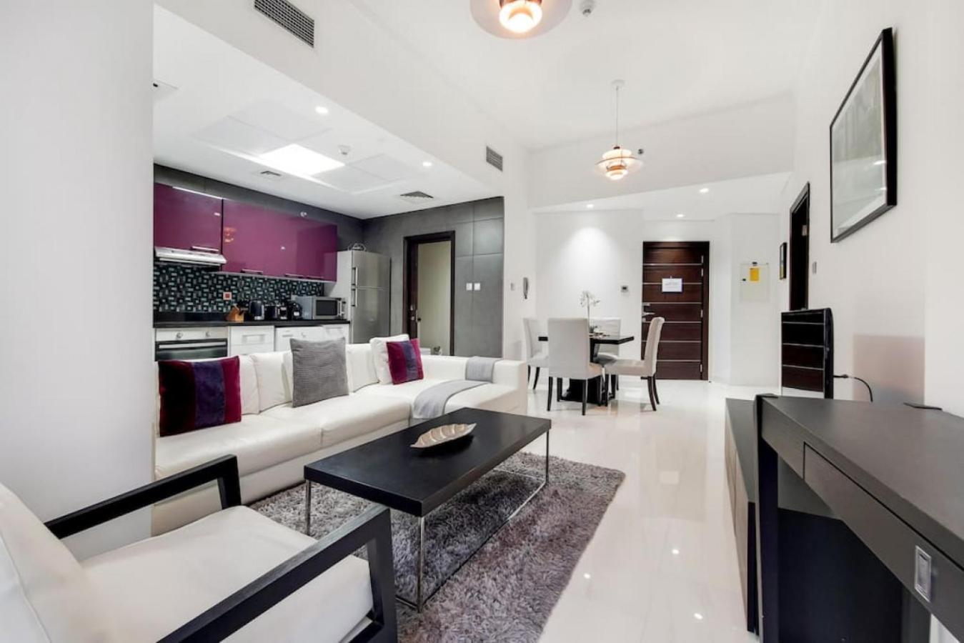 Cayan Tower, Dubai Marina - Vacationer