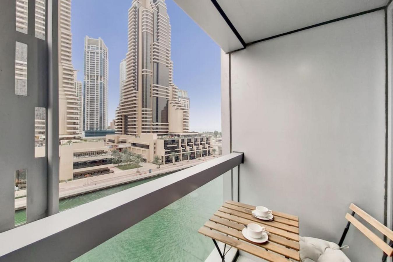 Cayan Tower, Dubai Marina - Vacationer