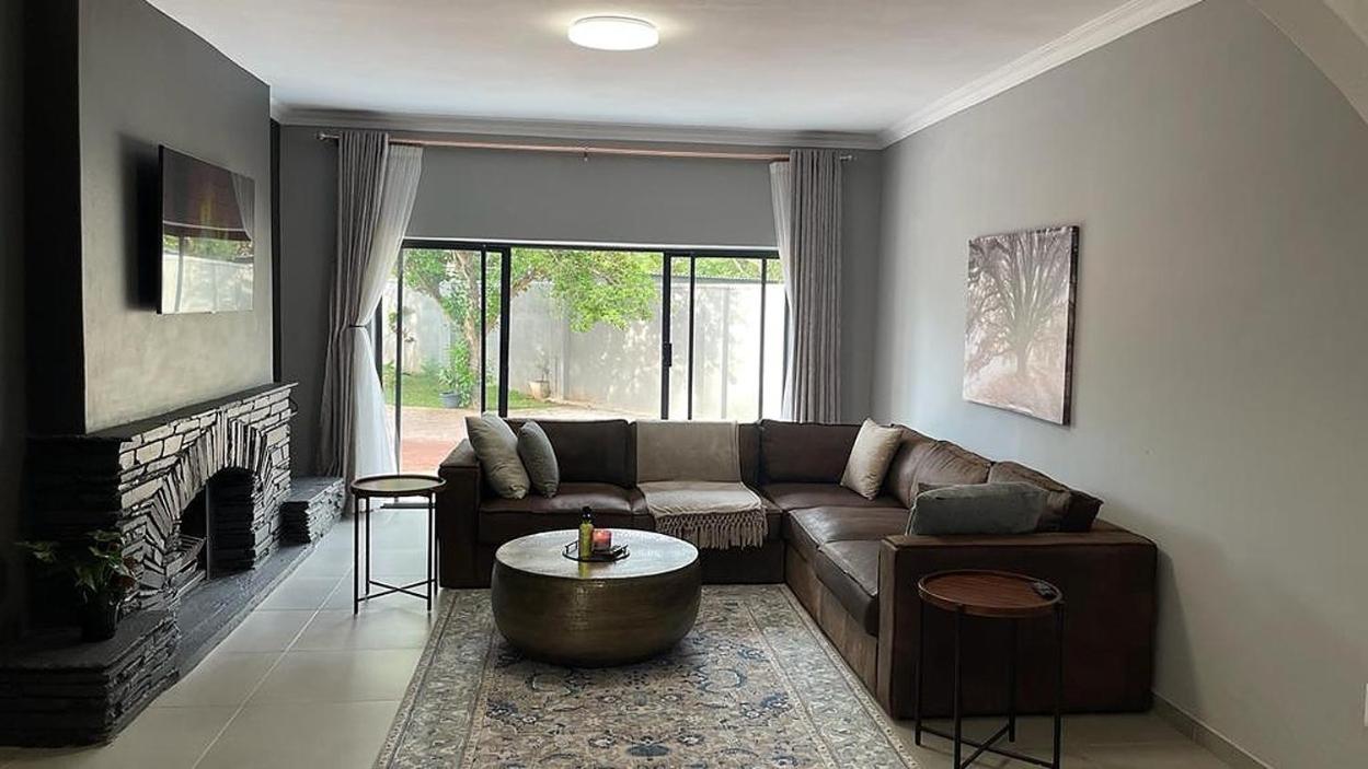 Elegant four bedroom Villa with a pool - 2038