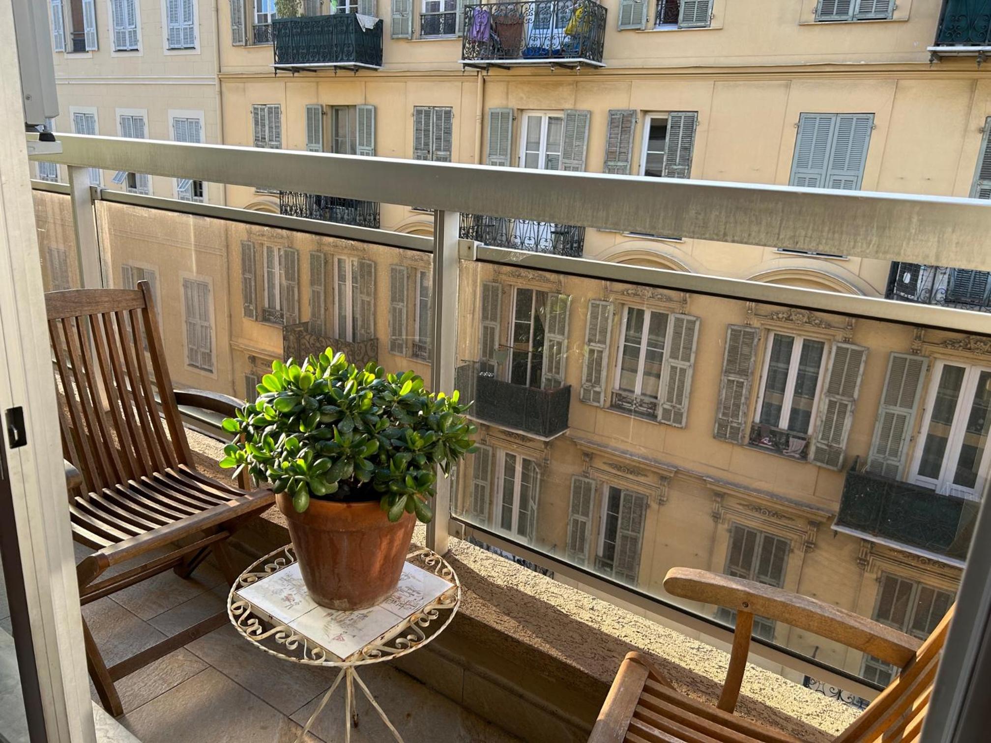 Nice la Belle, city centre 1 bed, 2 terrace, quiet photo 3