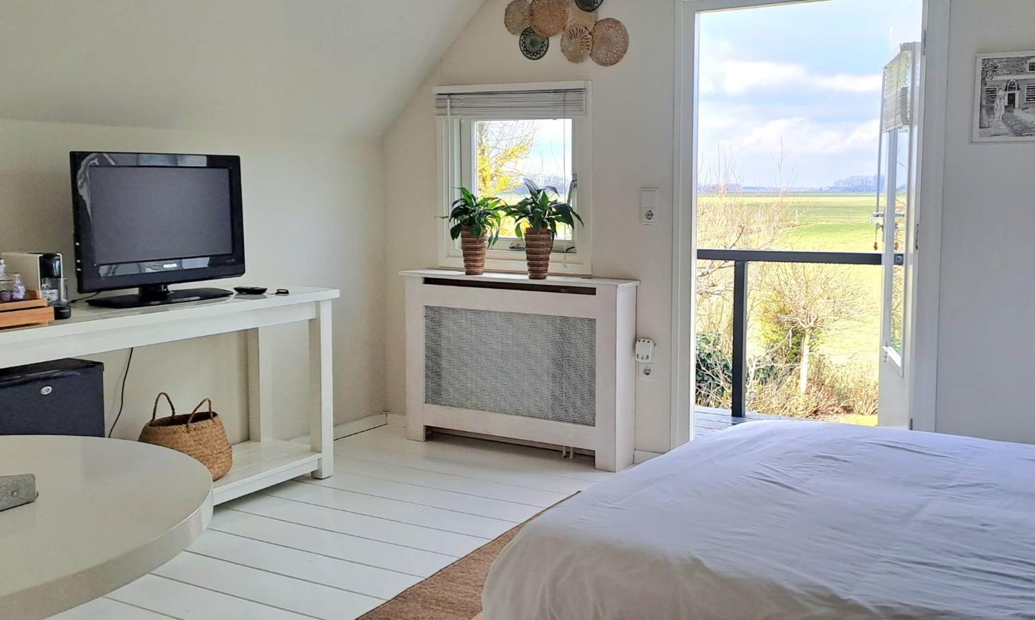 Edam, Garden Room with private entrance and rural view view 4