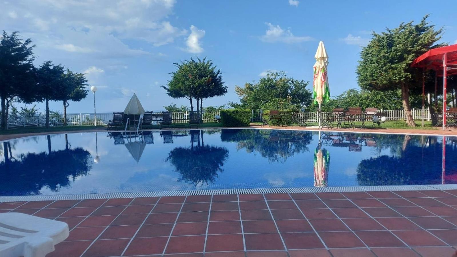 Sun Palace Apartments