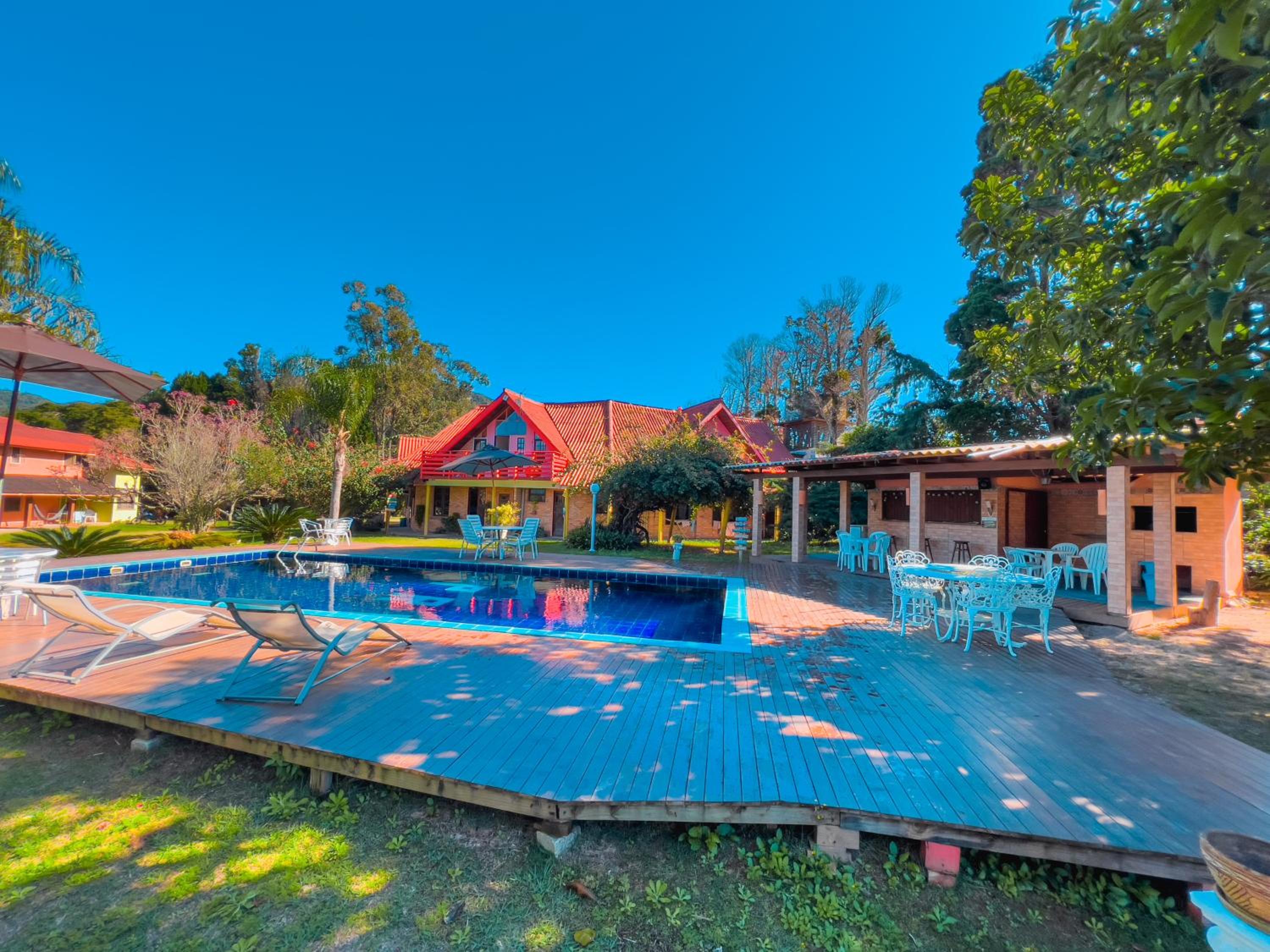 swimming pool