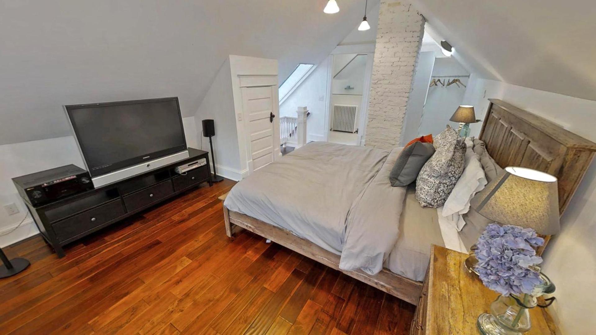 Minneapolis / St Paul Vacations - Linden Hills Luxury Charmer - Property Image 18