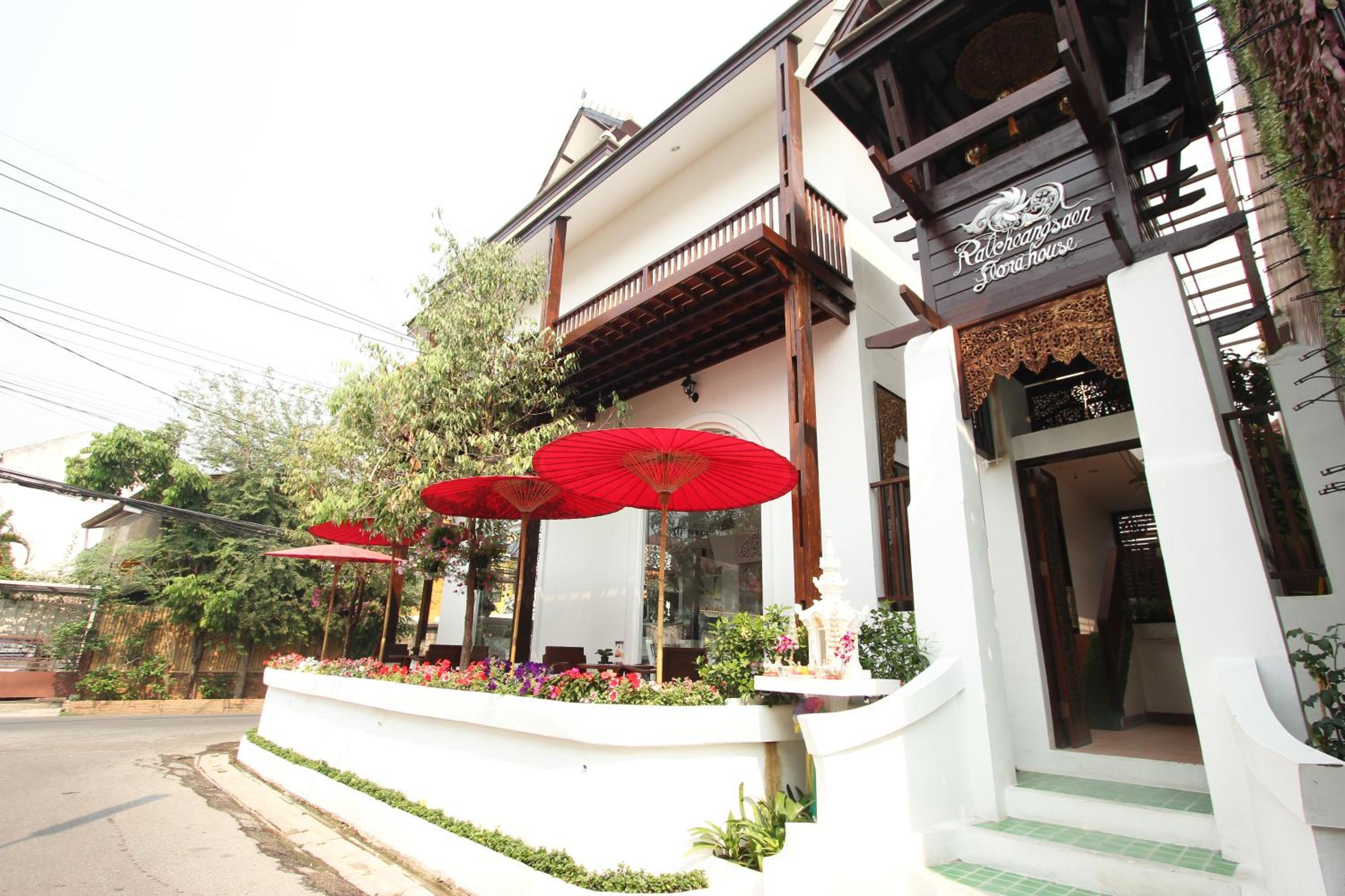 Ratchiangsaen Flora House