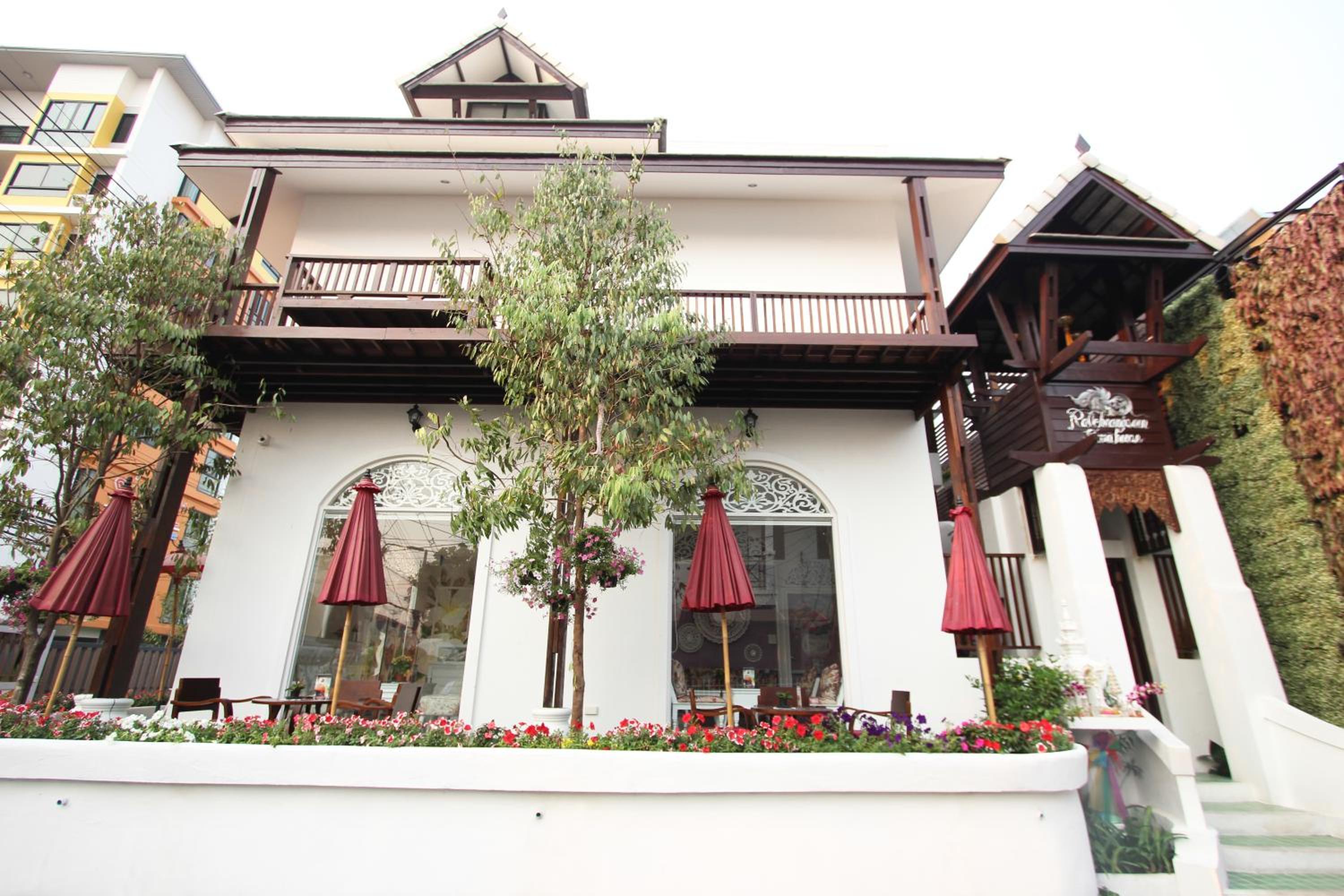 Ratchiangsaen Flora House
