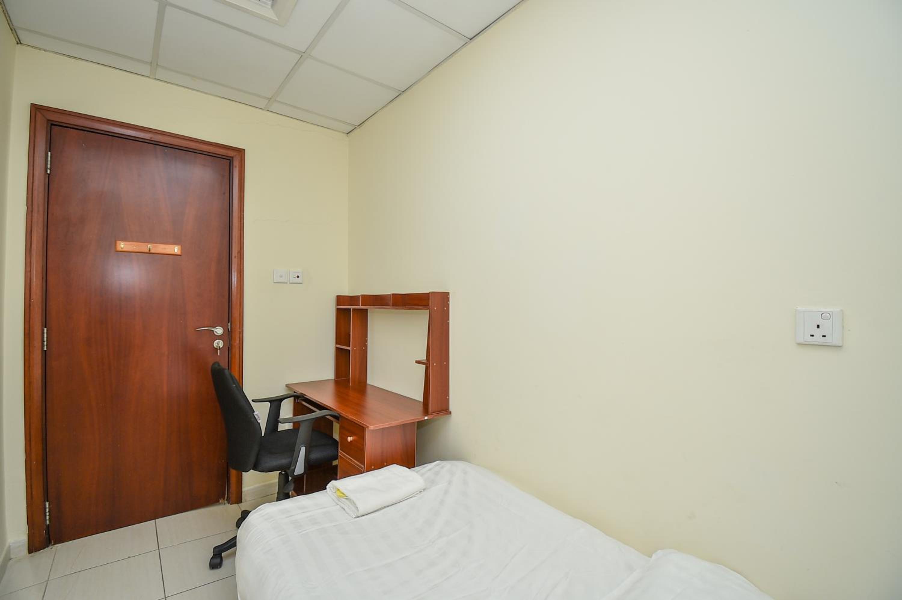 Cozy 1 Bedroom with Study room in Dubai Marina - Ideal for 3 Guests - PRK