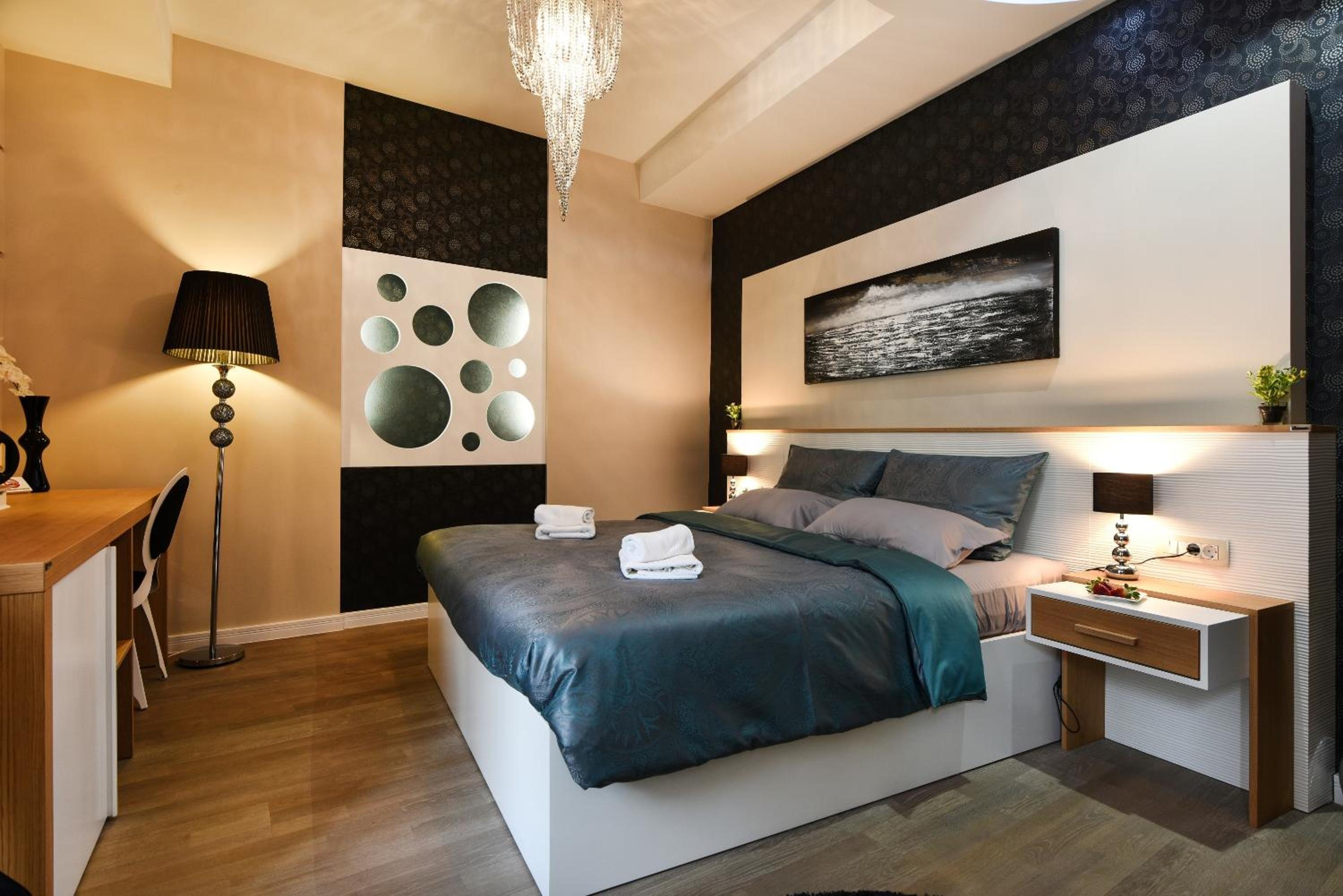 Peninsula Luxury Rooms