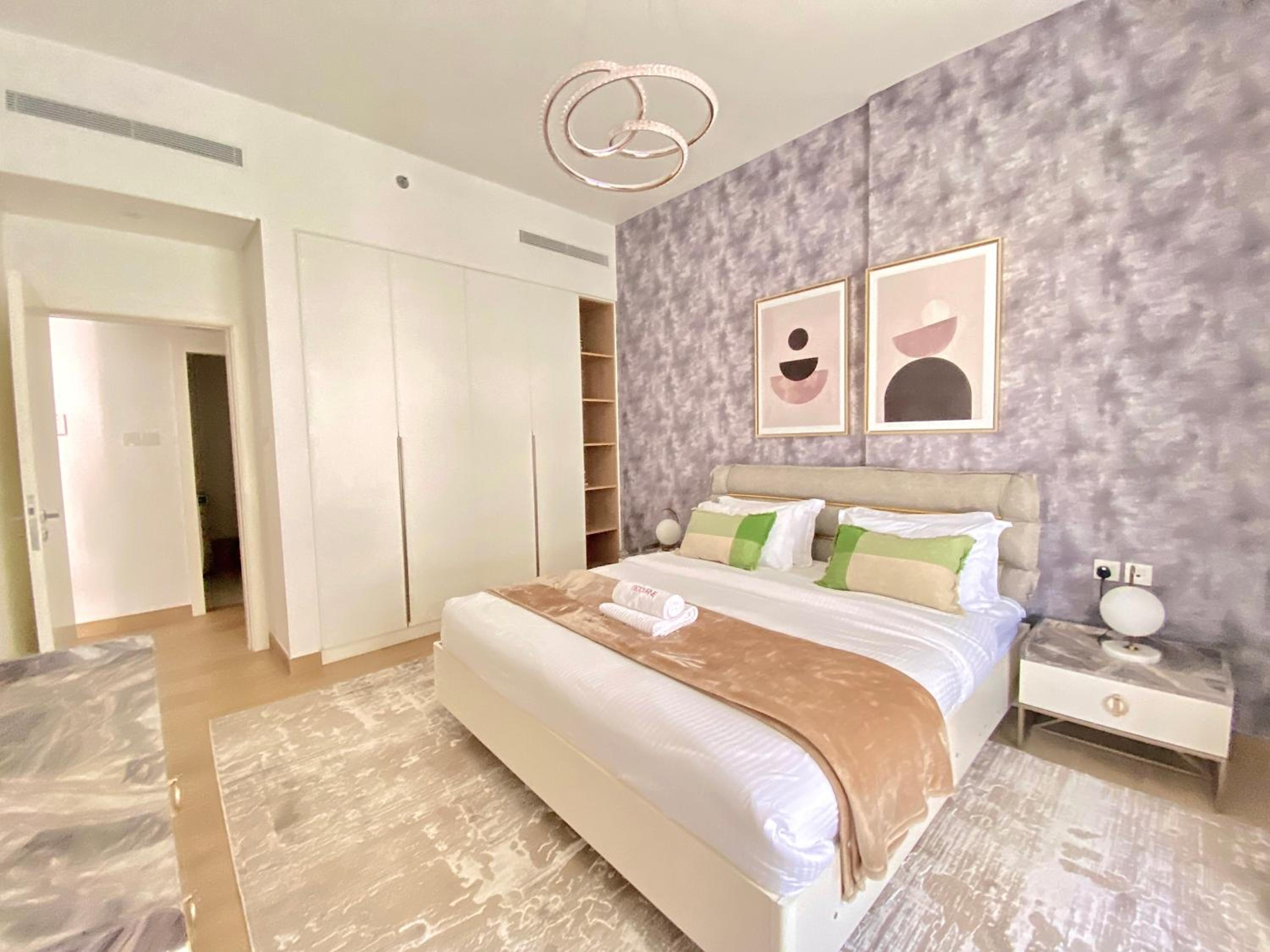 LM21 - Modern 1BR with Beach access in La Cote Building