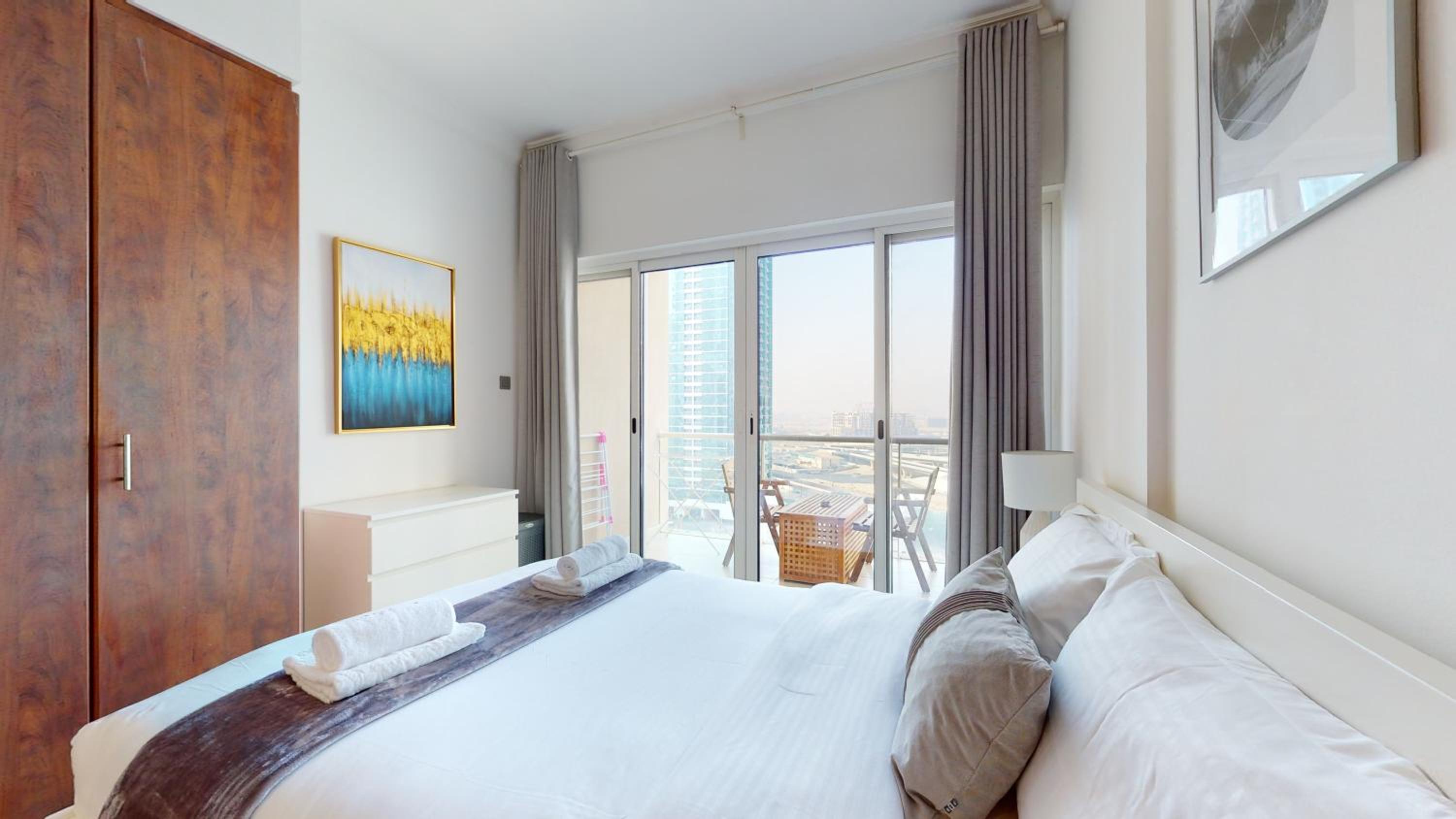 LV13 - Elegant Studio in Lake View Tower