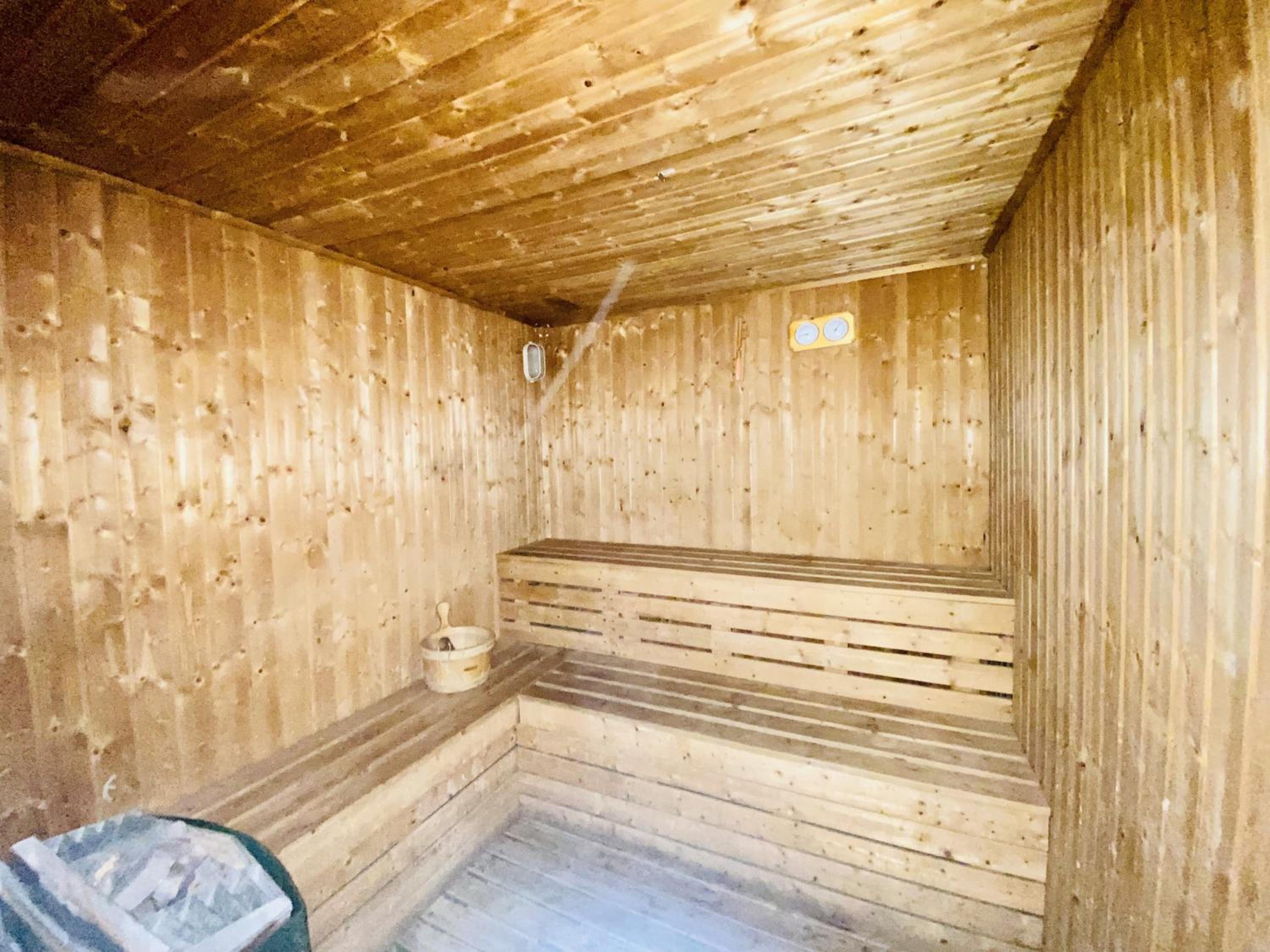 LV13 - Elegant Studio in Lake View Tower