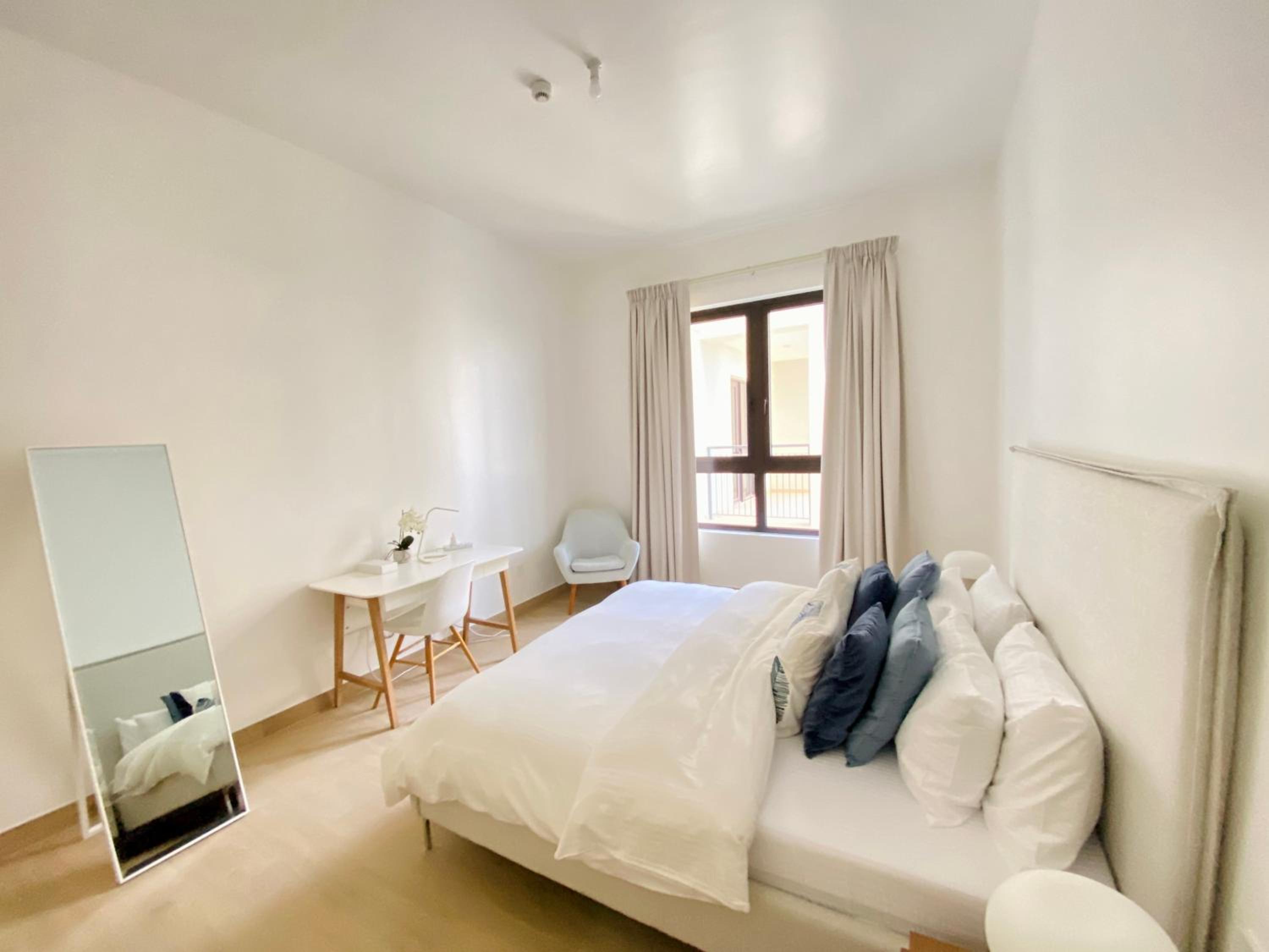 LC22 - Elegant 1BR with beach access in La Cote Building