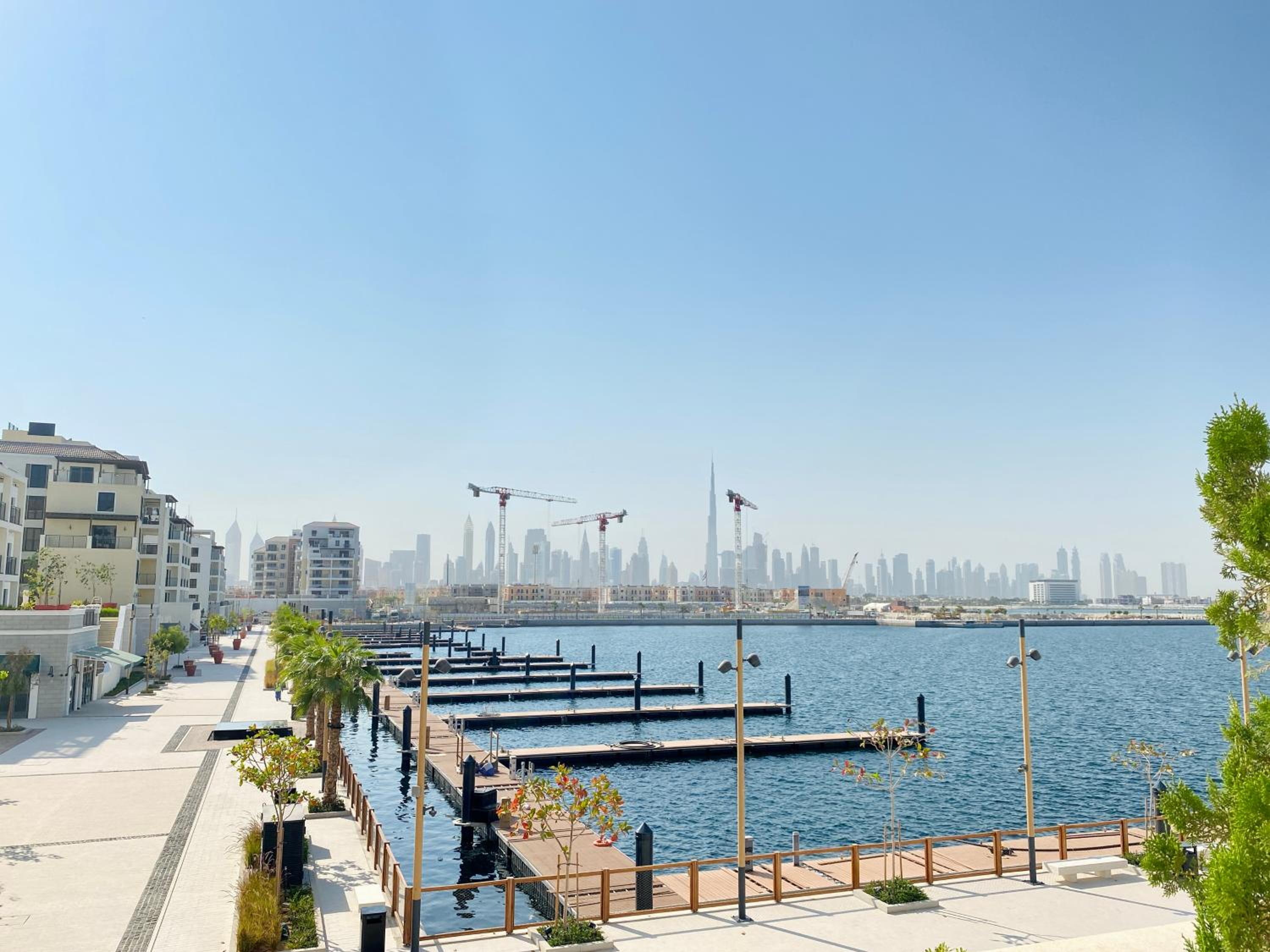 LC22 - Elegant 1BR with beach access in La Cote Building