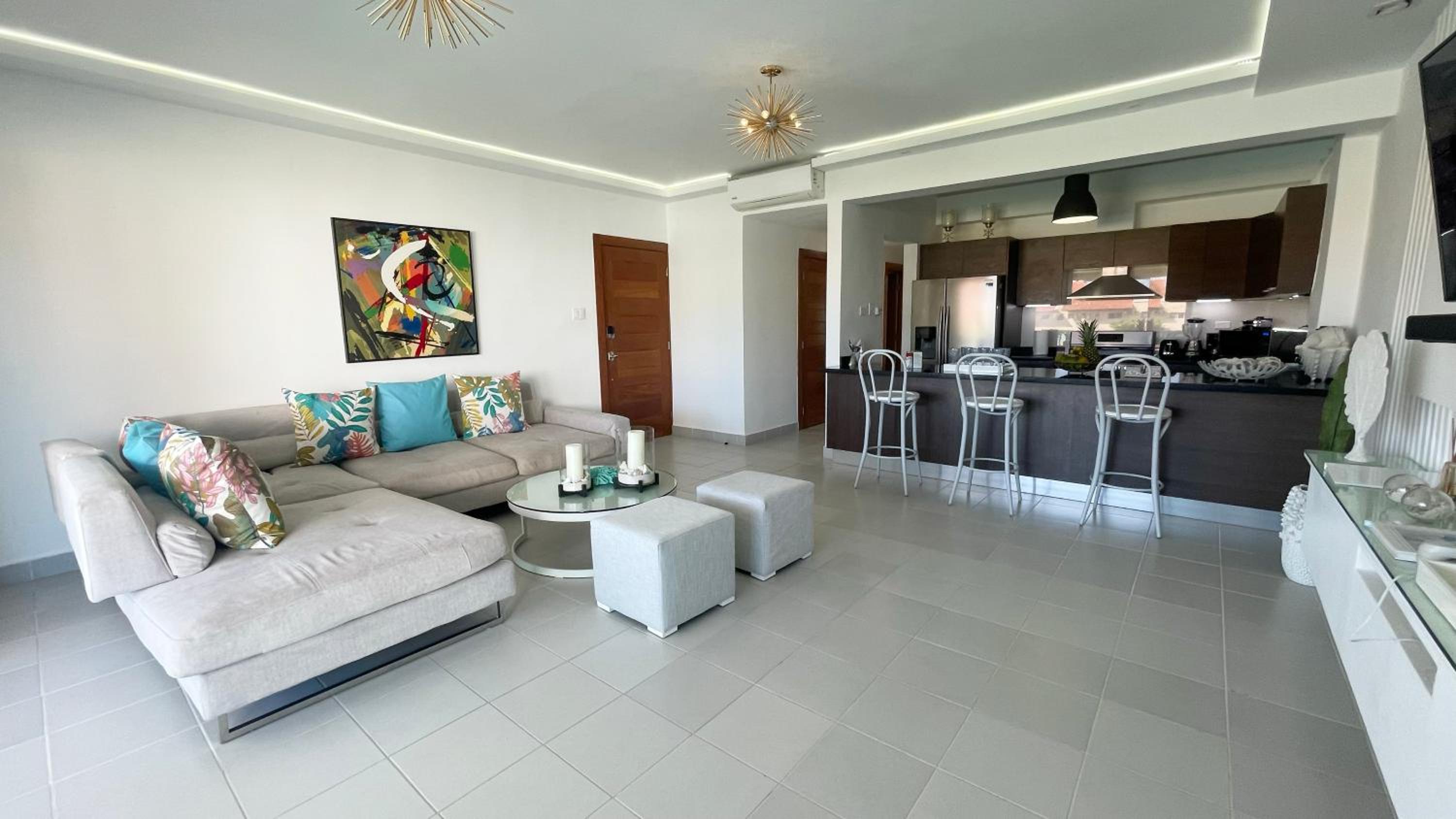 Relaxing 2 Bedroom Ocean View with Pool Close to the Beach