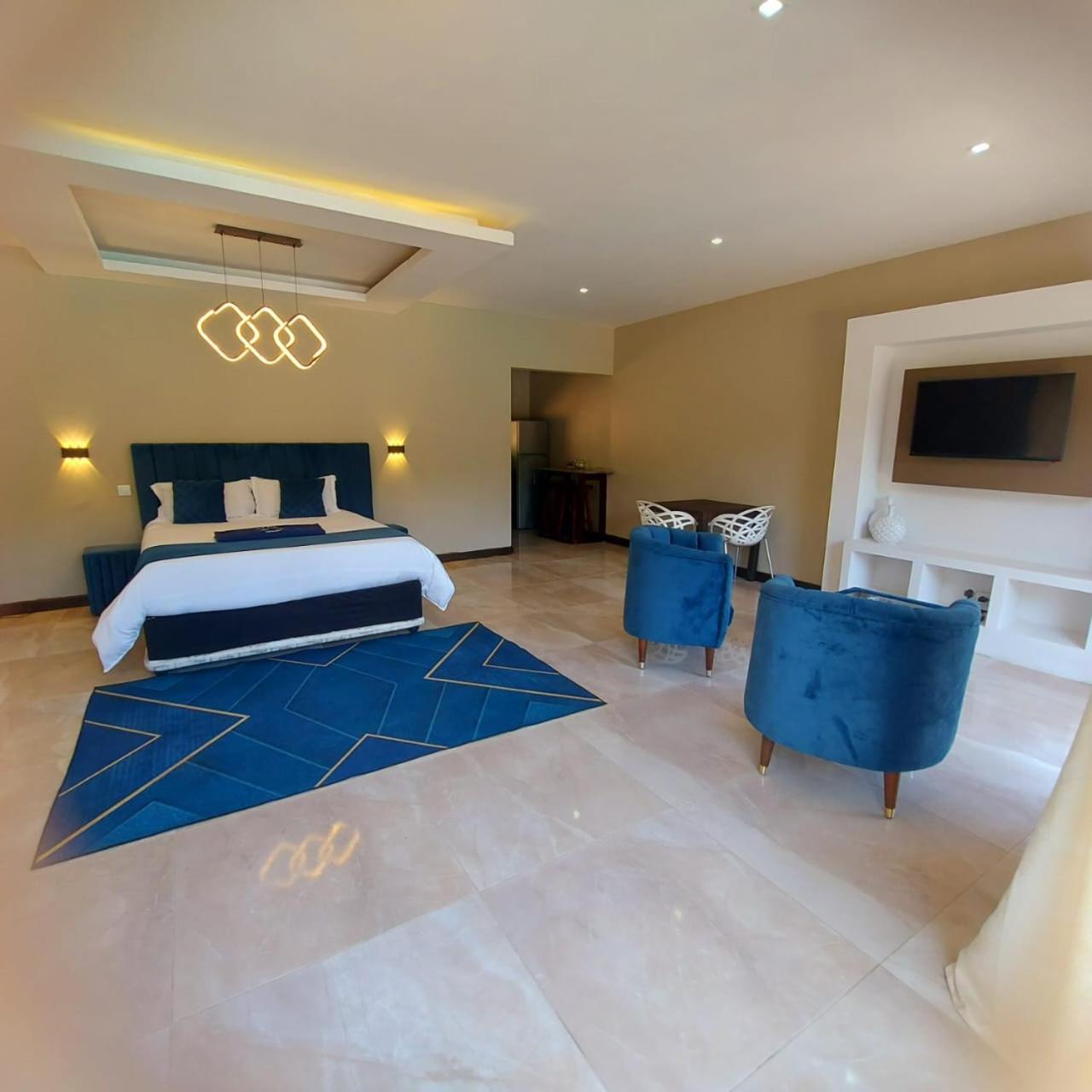 WHITE SHARK RESORT
