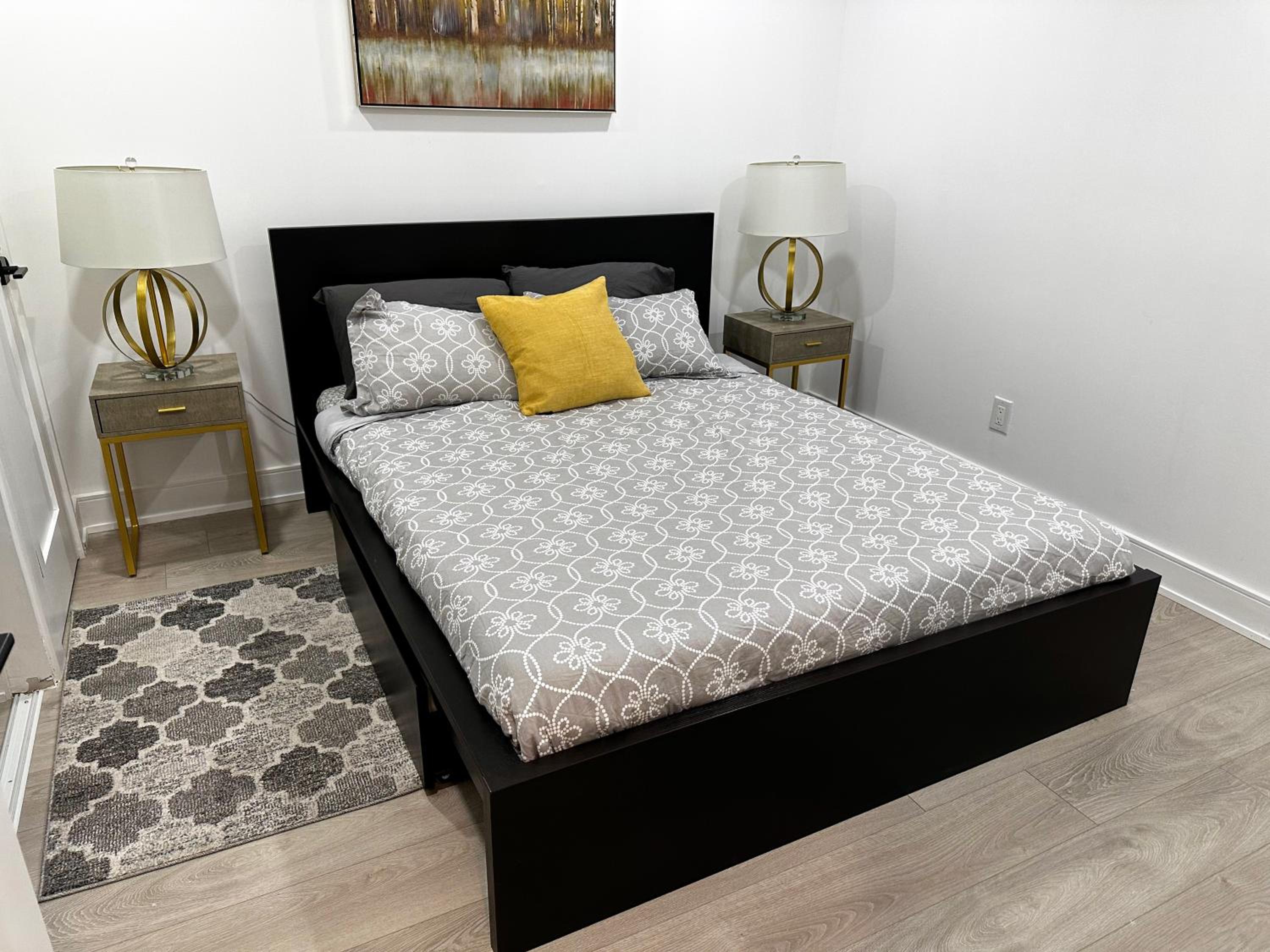 New  Renovated Spacious 2BR Apt in Thornhill - Property Image 18