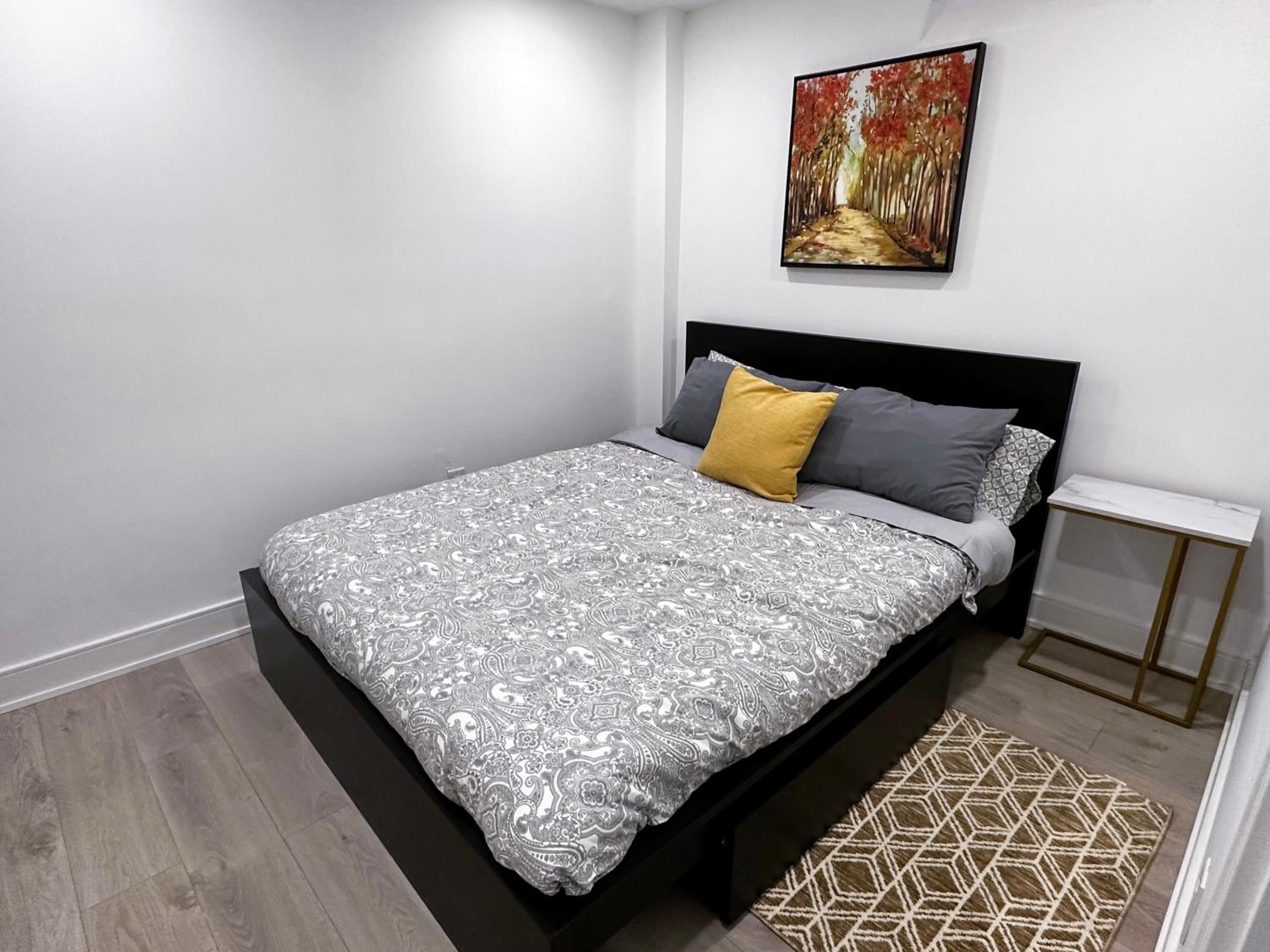 New  Renovated Spacious 2BR Apt in Thornhill - Property Image 15