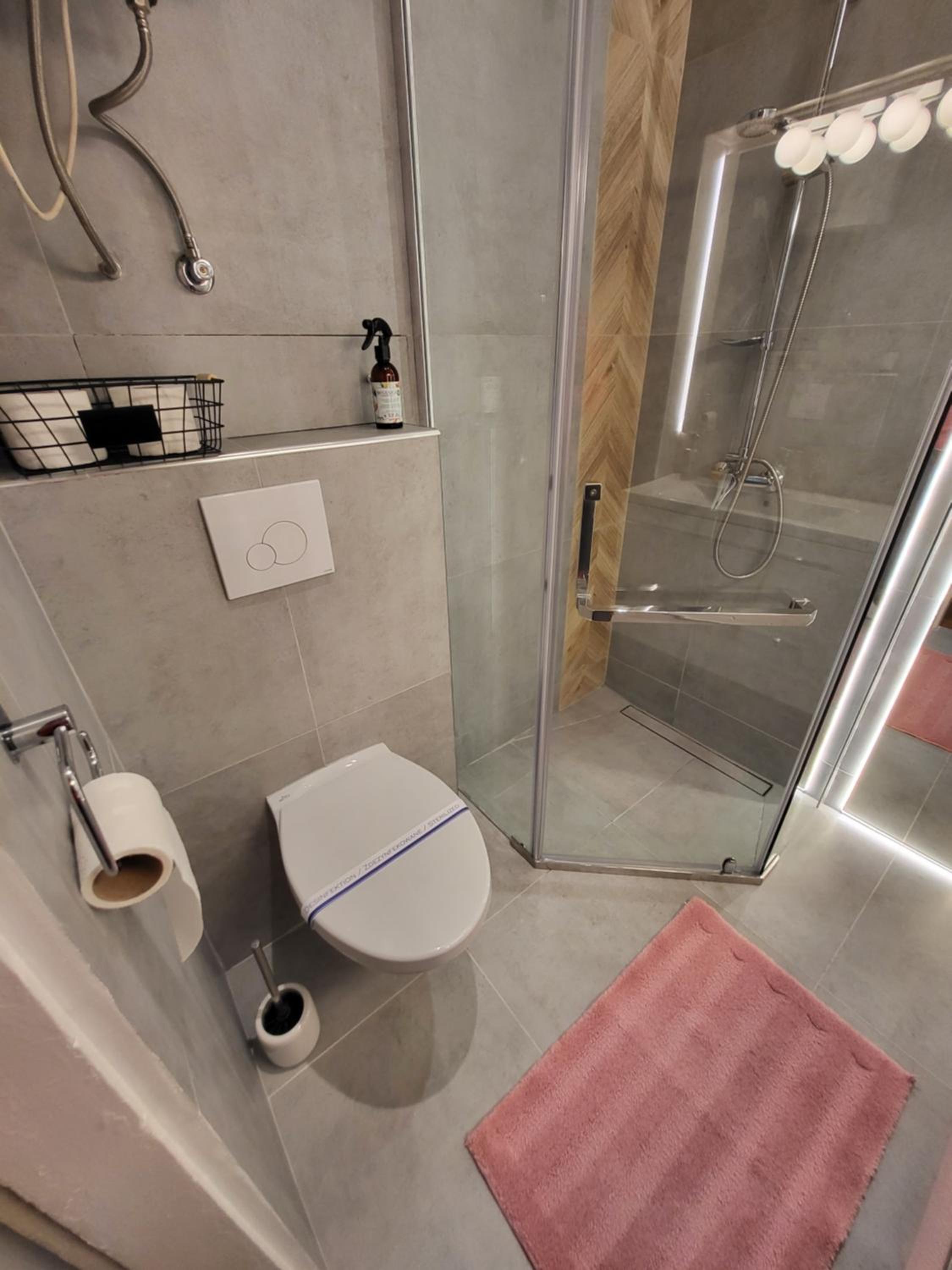 Moti Apartments