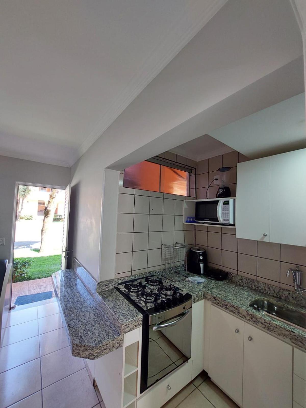 diRoma Fiori 89 com roupa de cama e banho.