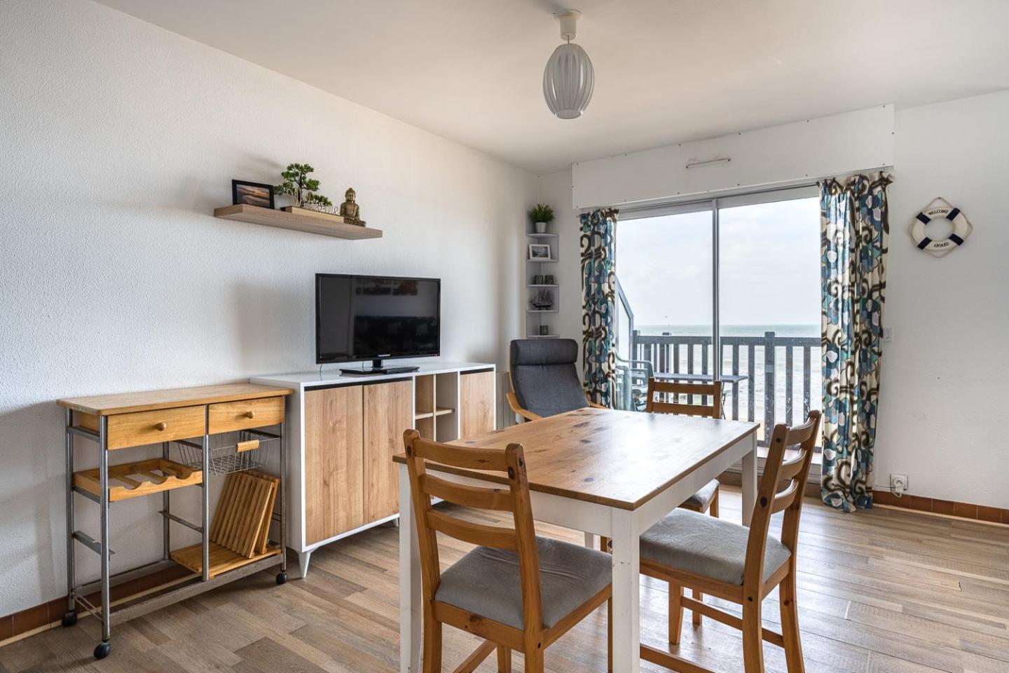 Charmant appartement face à la Mer avec balcon view 3