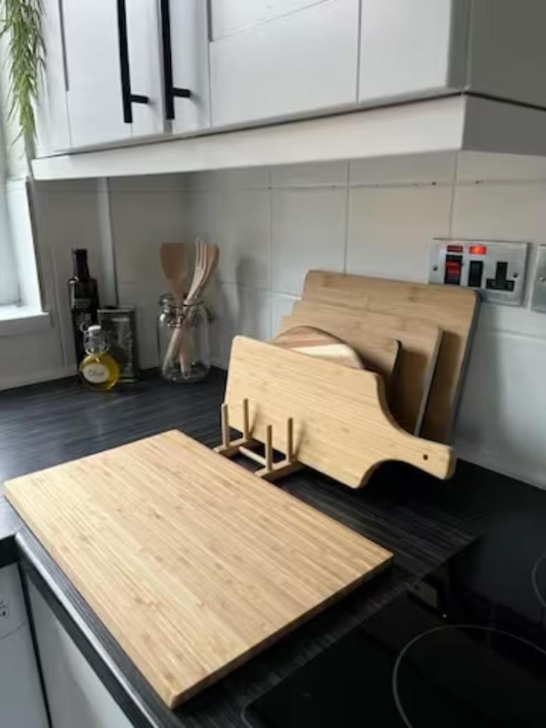 Modern cosy home sleeps 6 with parking nr Preston