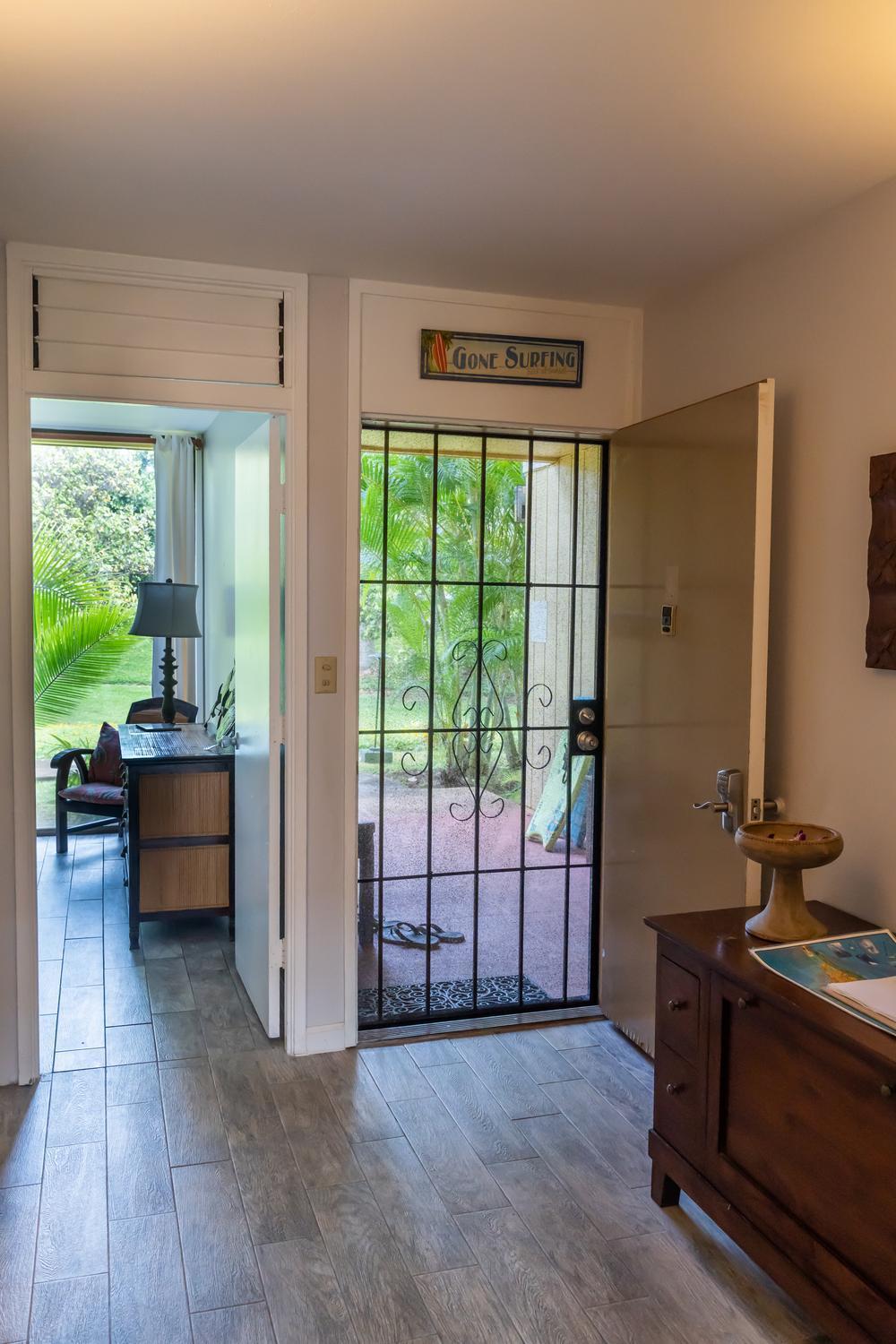 Rare 2 Bedroom Loft Townhouse On The North Shore view 3