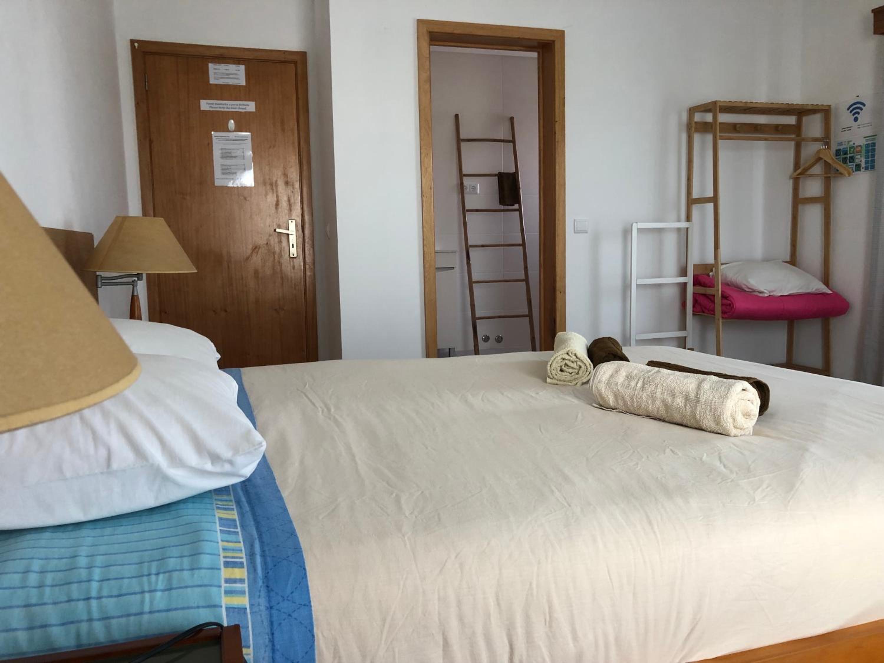Photo 54 sur 57 de AZORES HOLIDAYS HOUSE -B&B - Suites - Self Check-in KEYBOARD