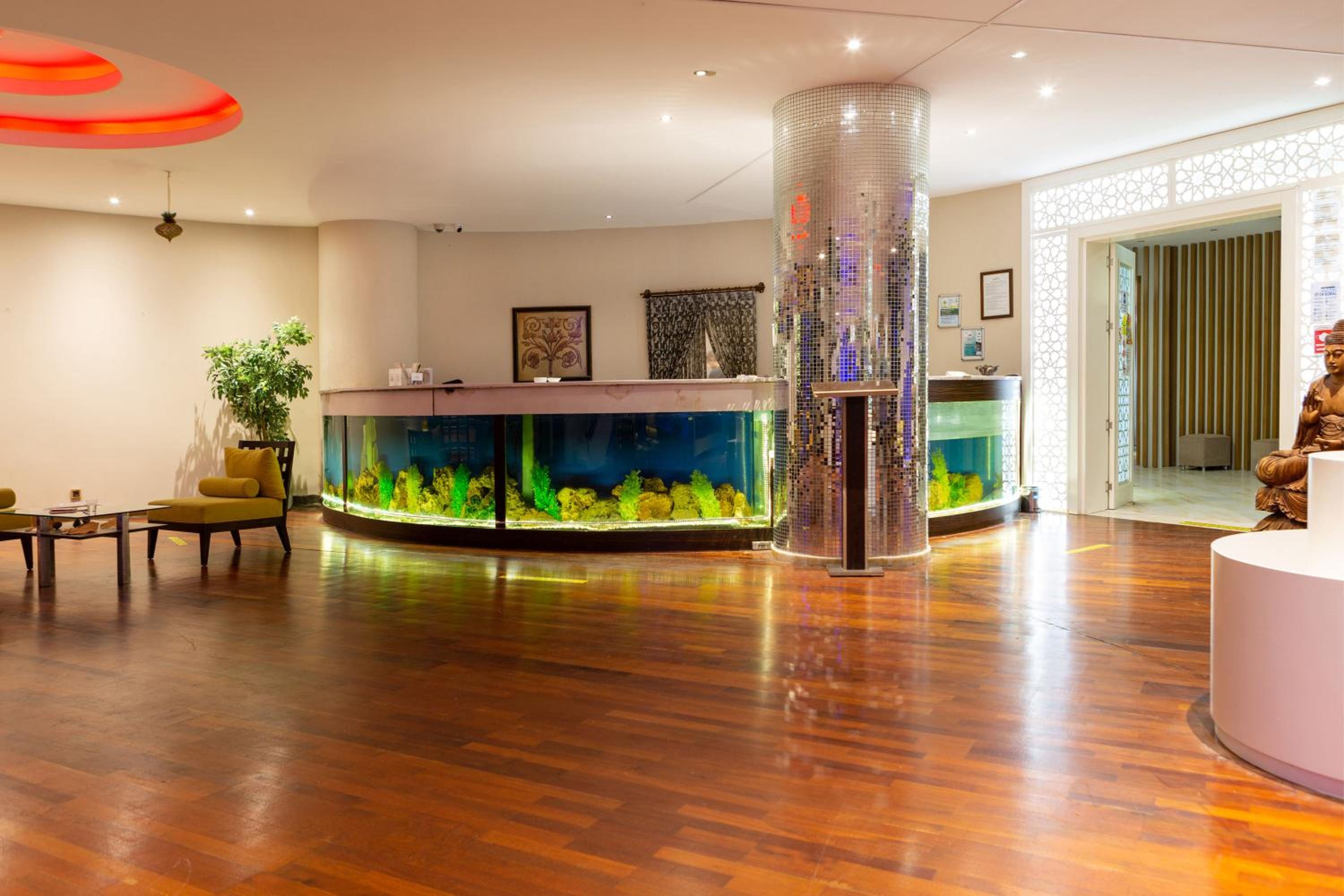 Lobby & Reception