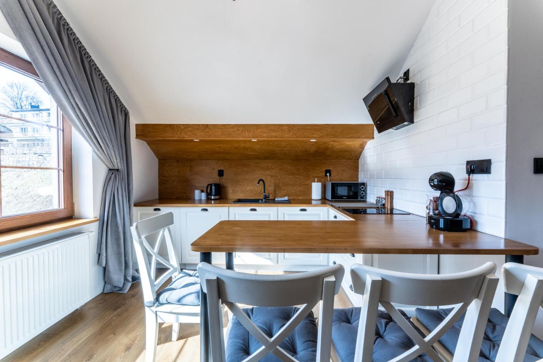 Maya Pokoje i Apartamenty view 3