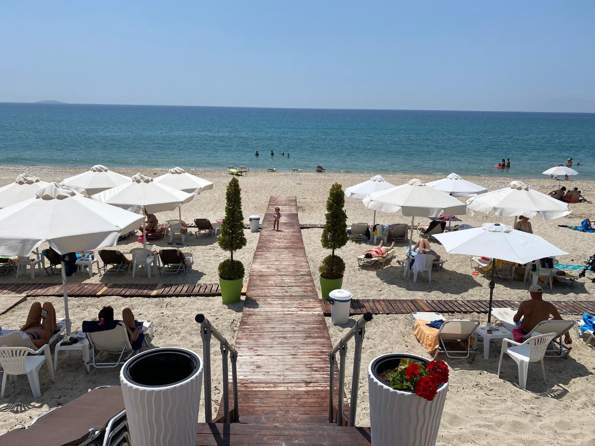 Plaisir Rooms view 5