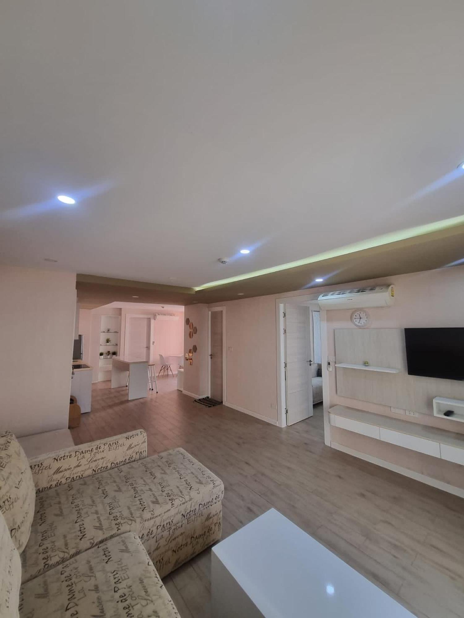 Seven Seas Condo by Pavel