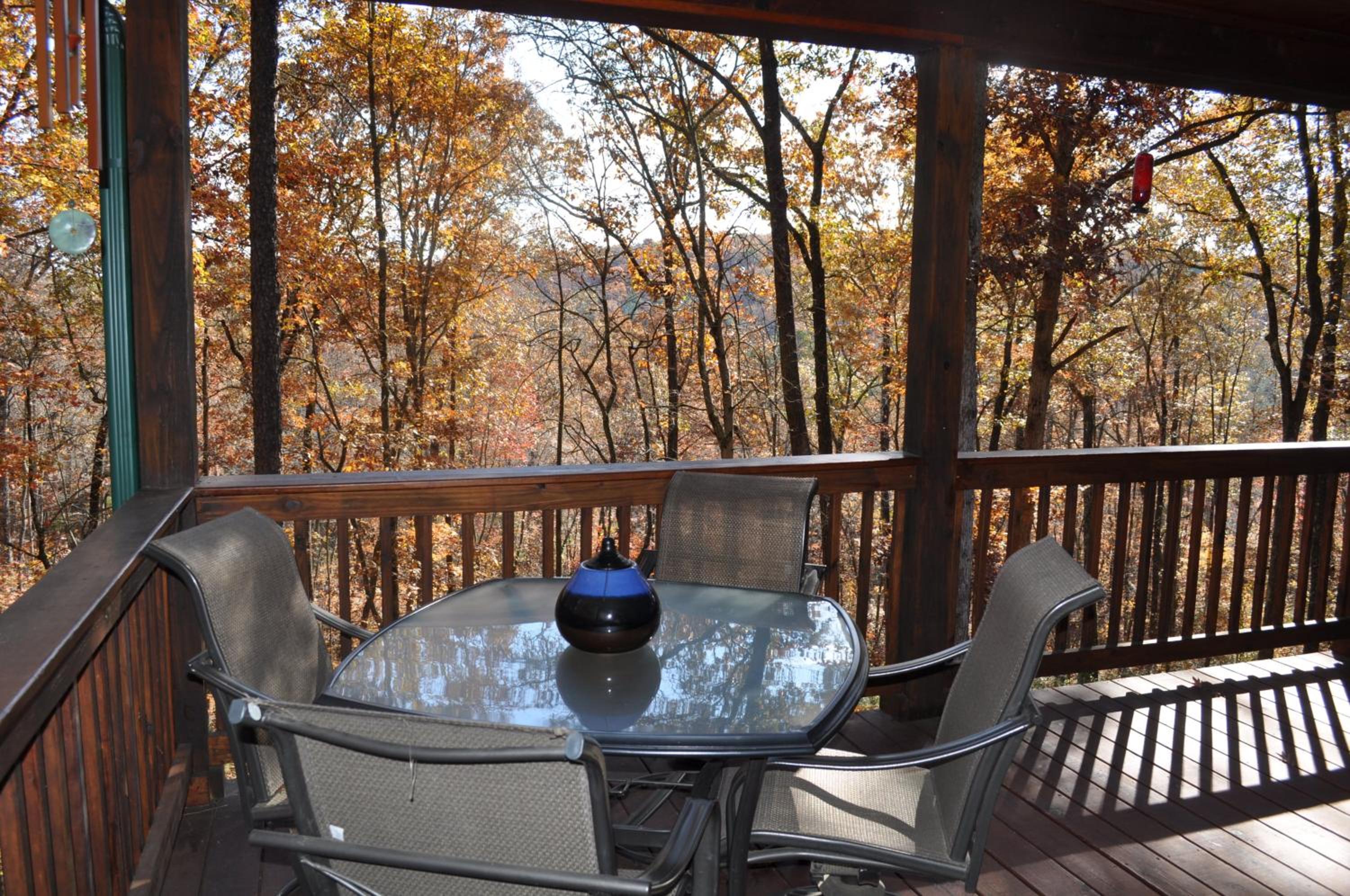 Beautiful Cabin In Forest With Hot Tub!