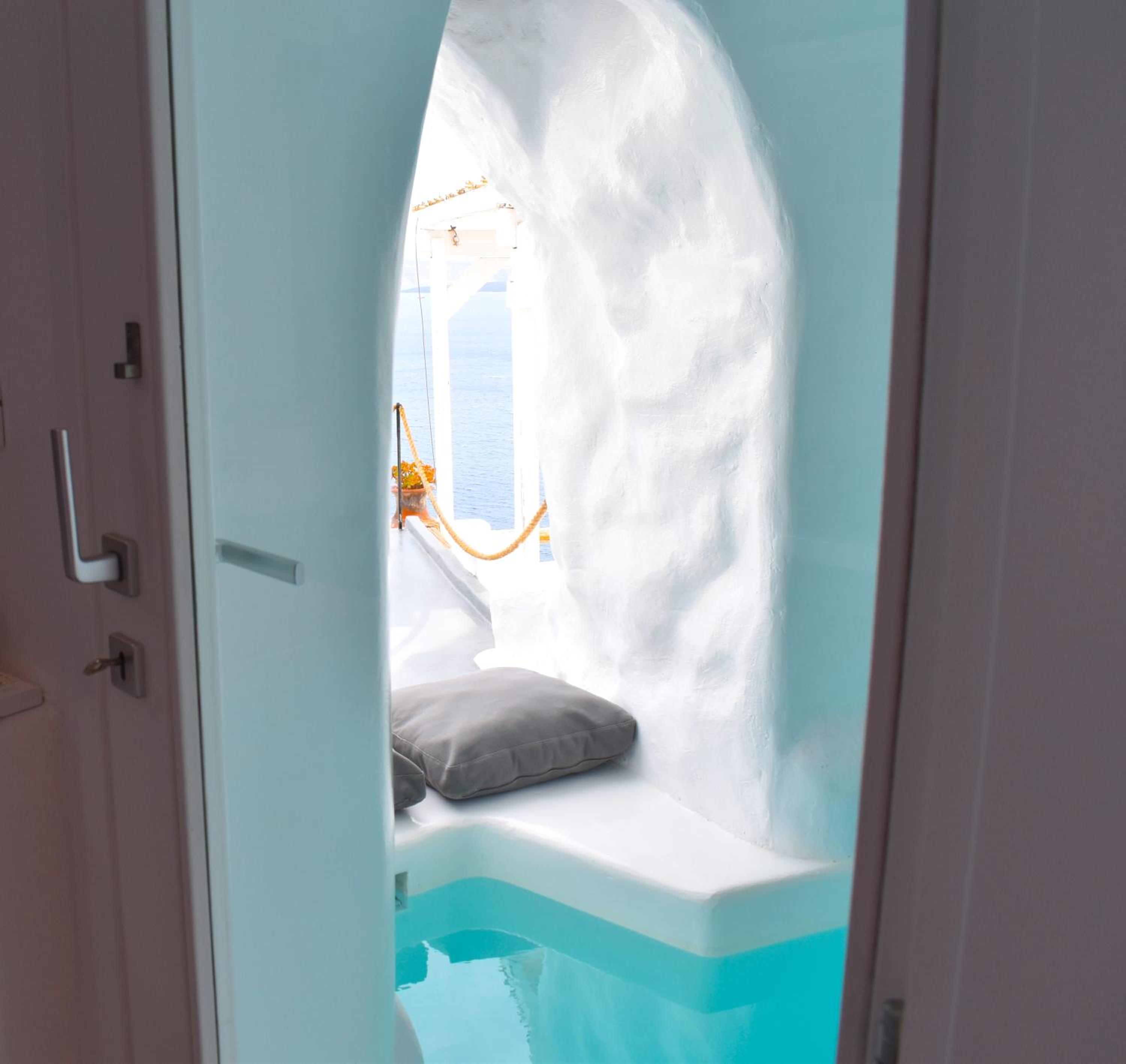 Oinos Luxury Suites Caldera photo 4