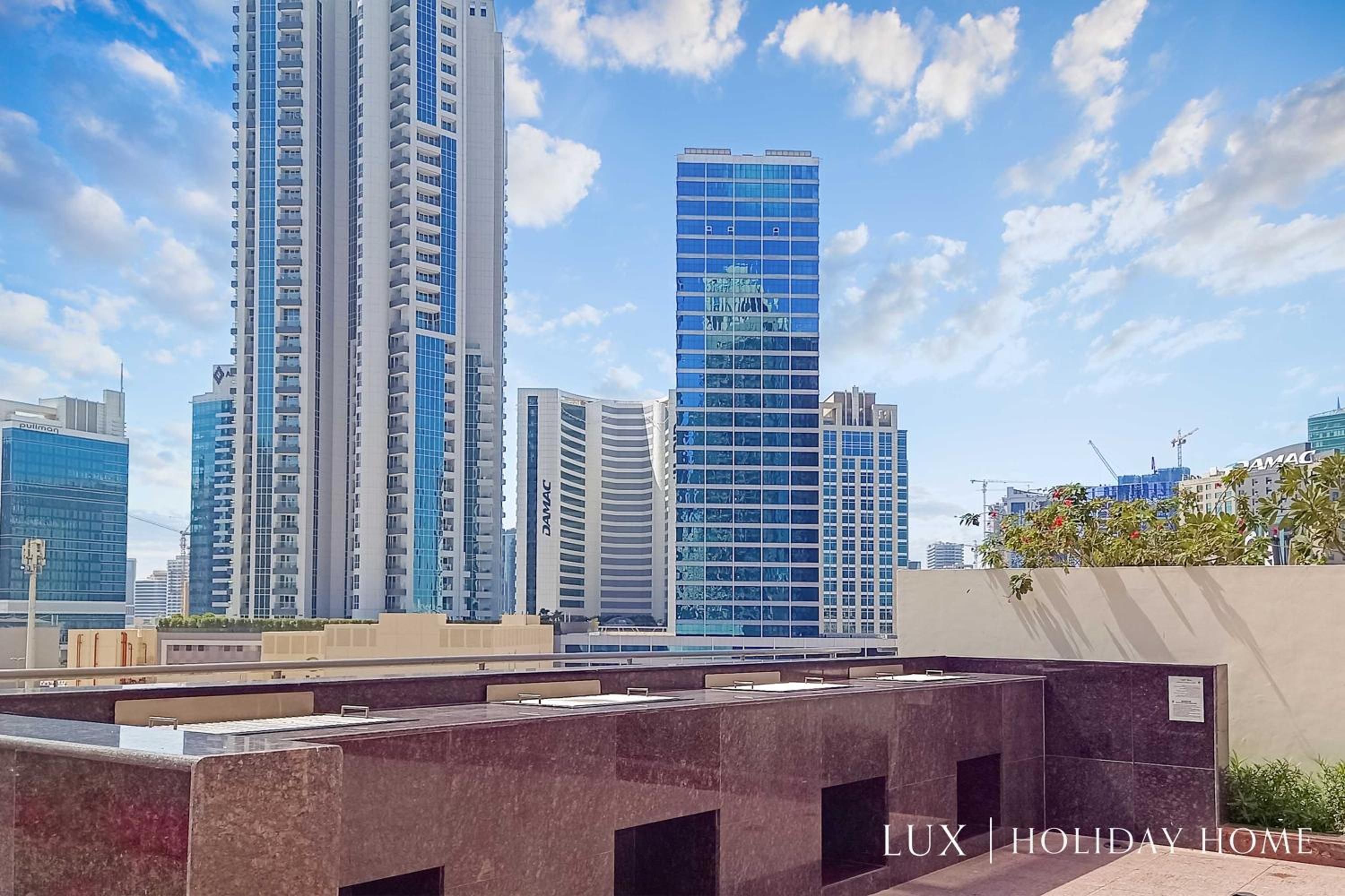 LUX The Downtown Boulevard Studio