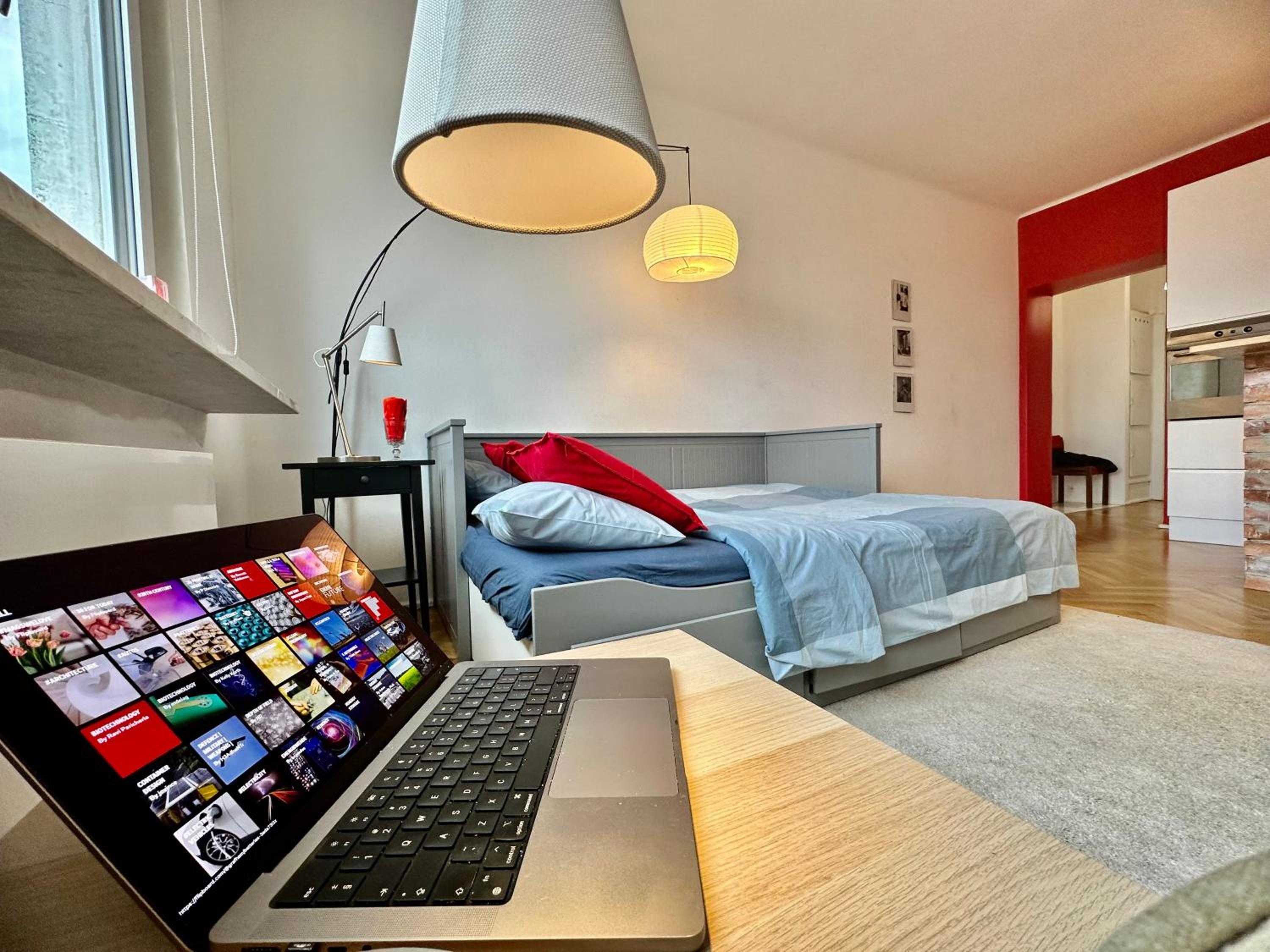 Super BEAUTY Metro WiFi 65’TV Netflix HBO AppleTV+ view 2