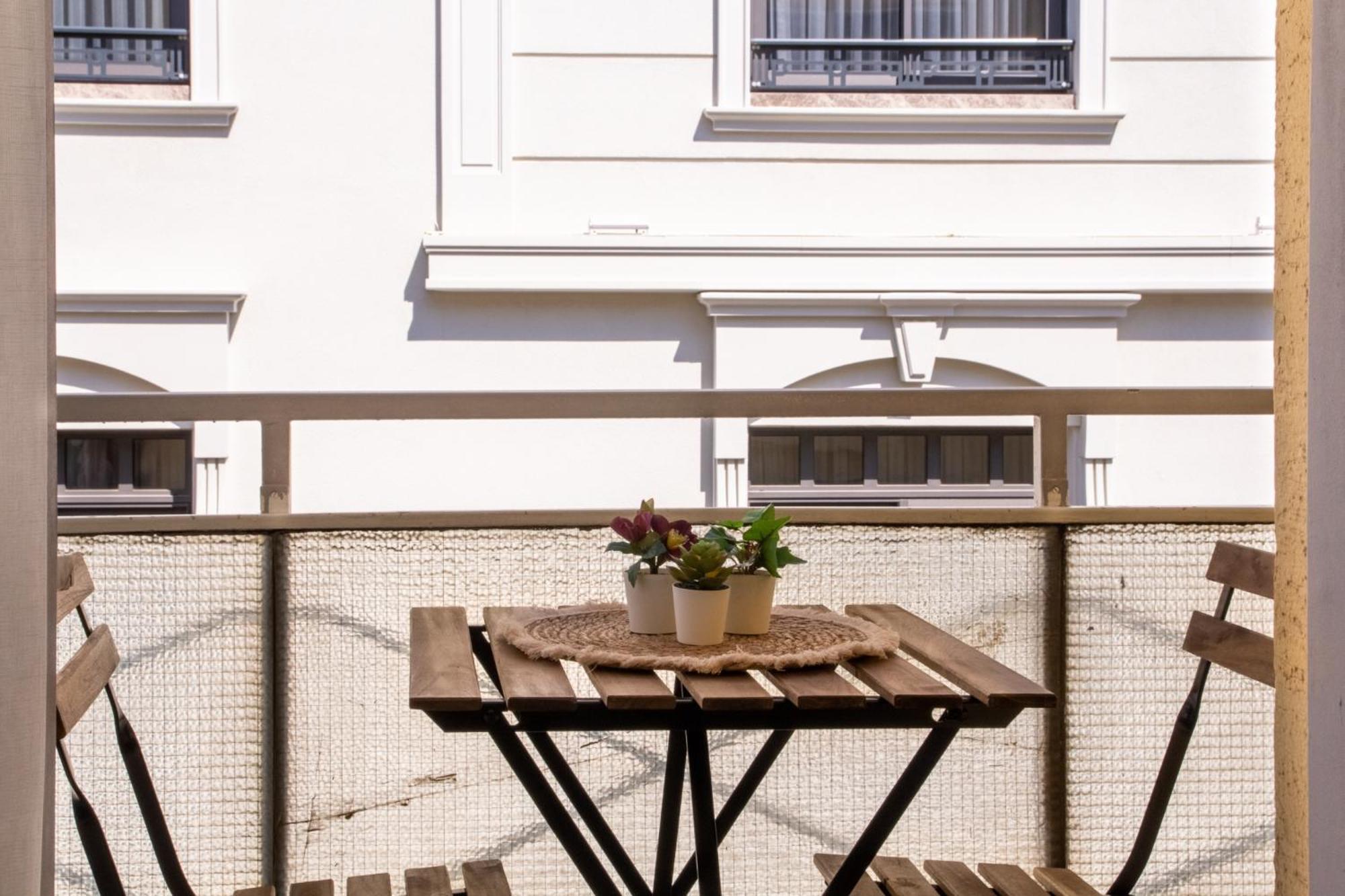 Gorgeous Flat with Balcony in Izmir Konak photo 5